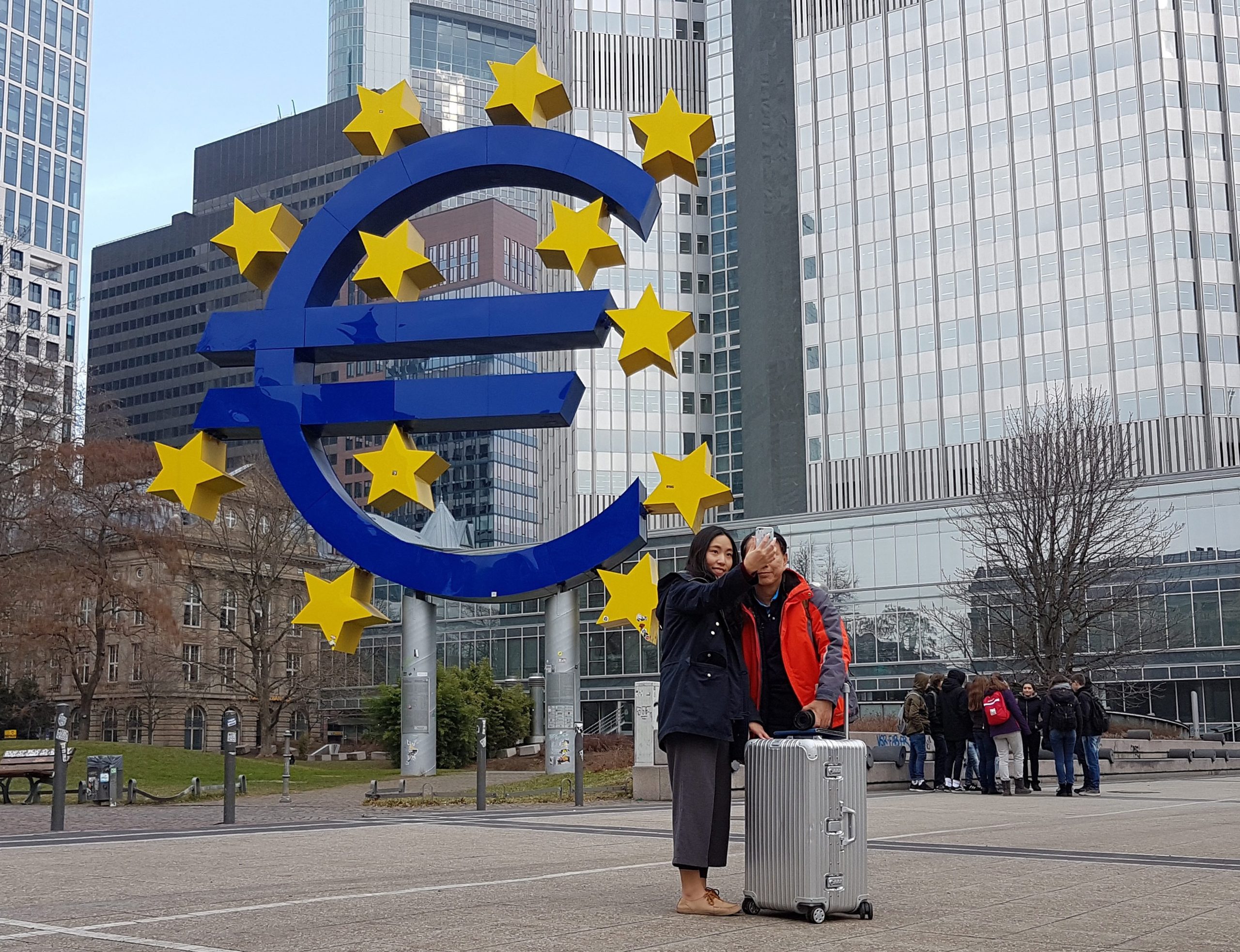Quinze bancos centrais da UE comprometeram-se com o código de conduta do mercado de divisas