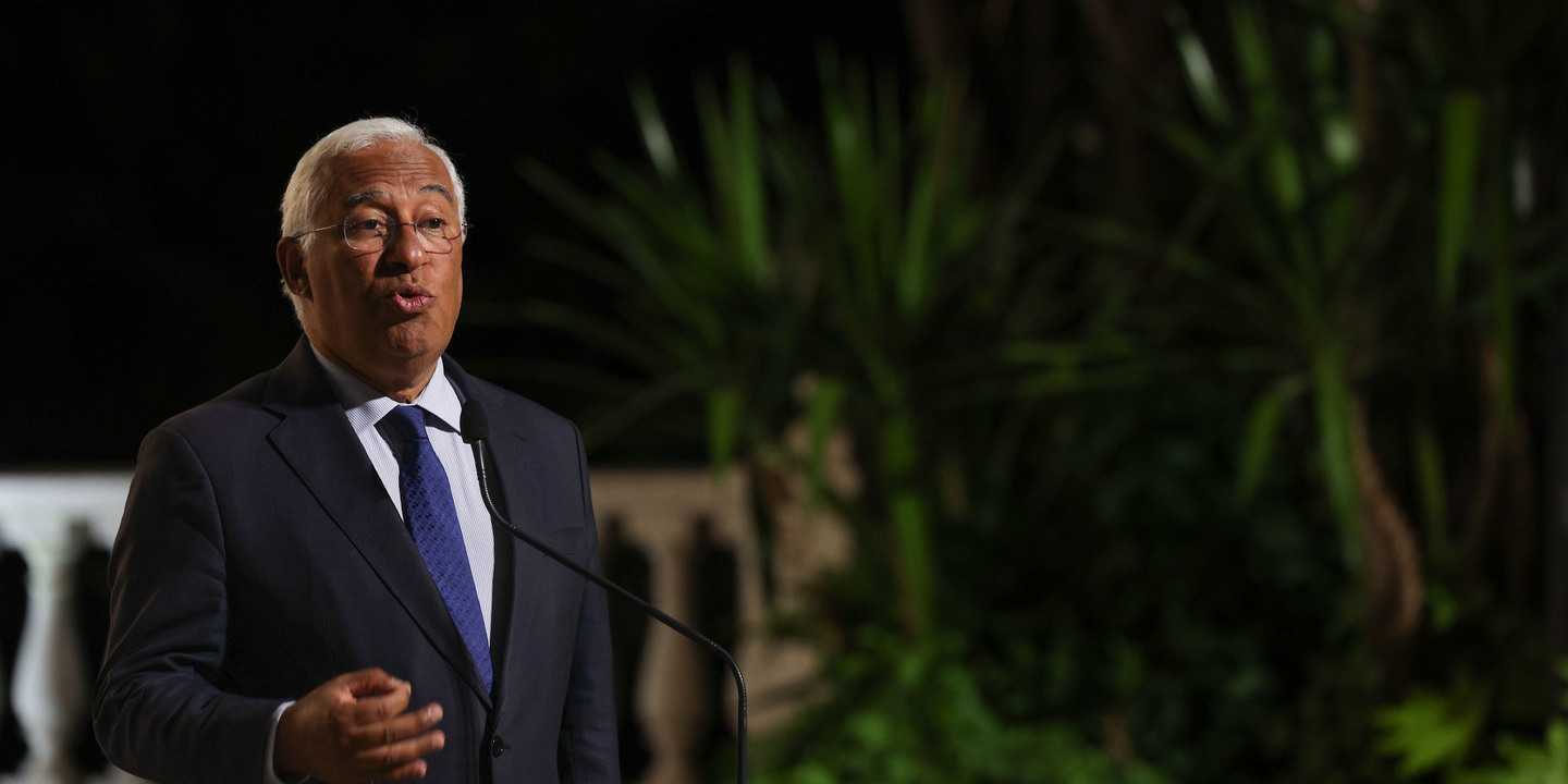 Costa rejeita contradição de versões com Galamba e defende secretária-geral do SIRP
