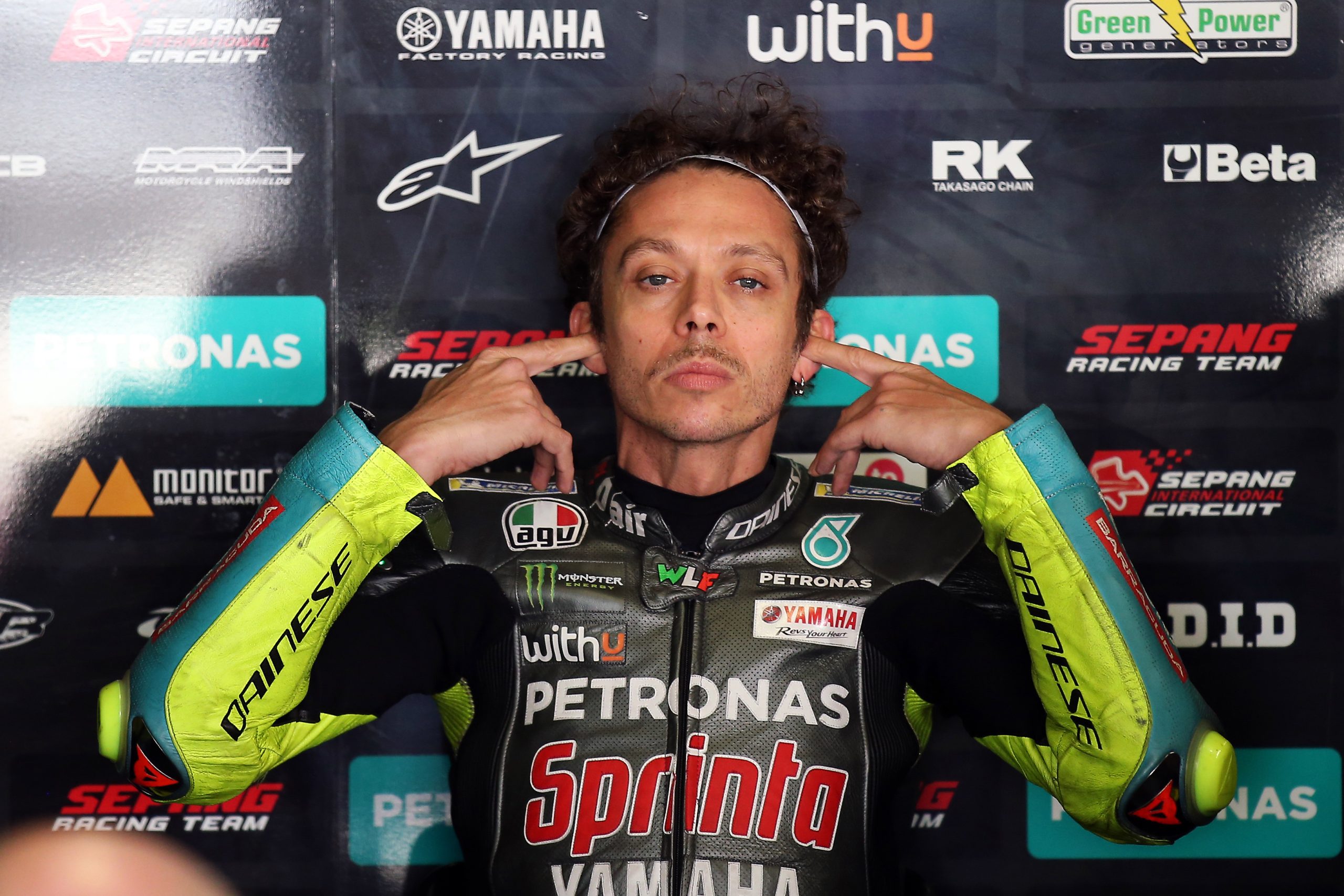 MotoGP: Rossi quer estar mais competitivo depois de dia difícil