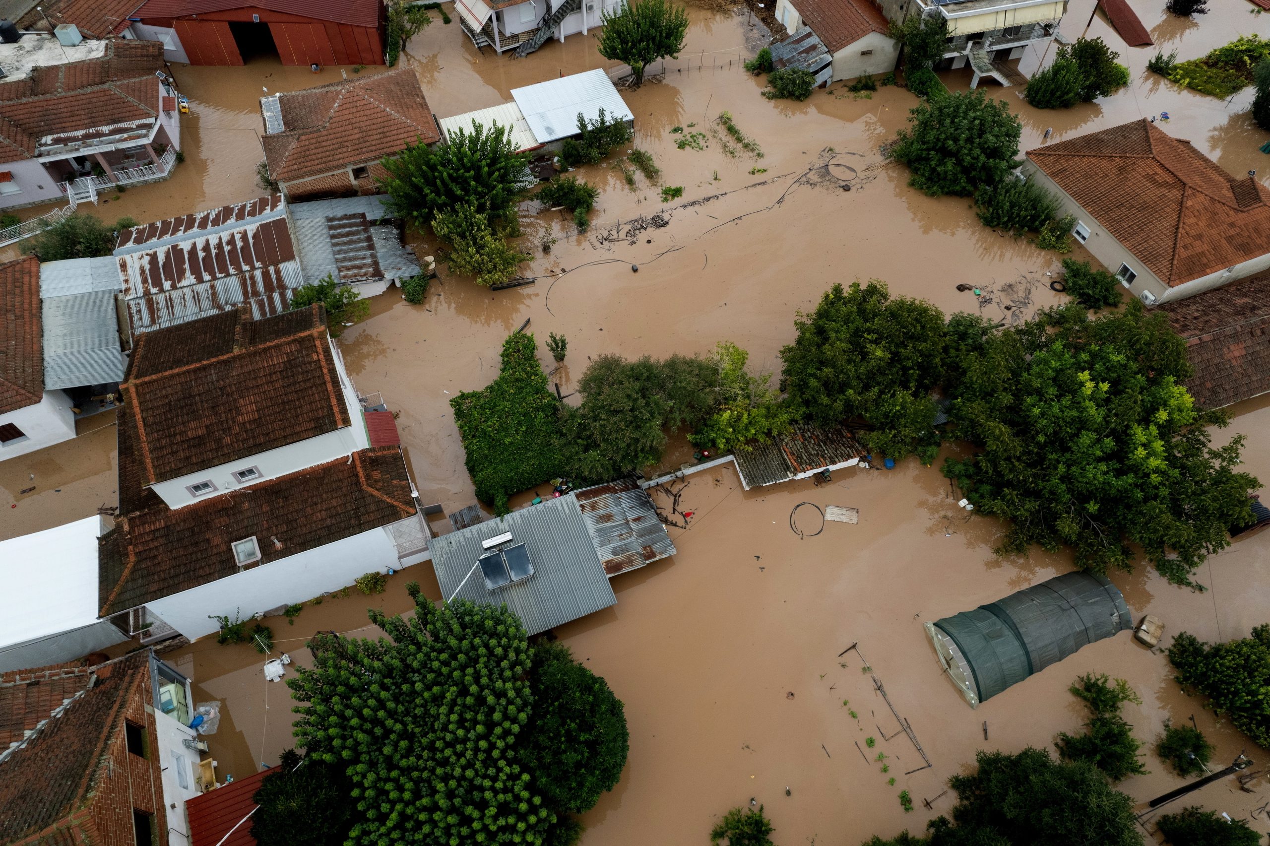 Sobe para seis o número de mortos nas cheias na Grécia