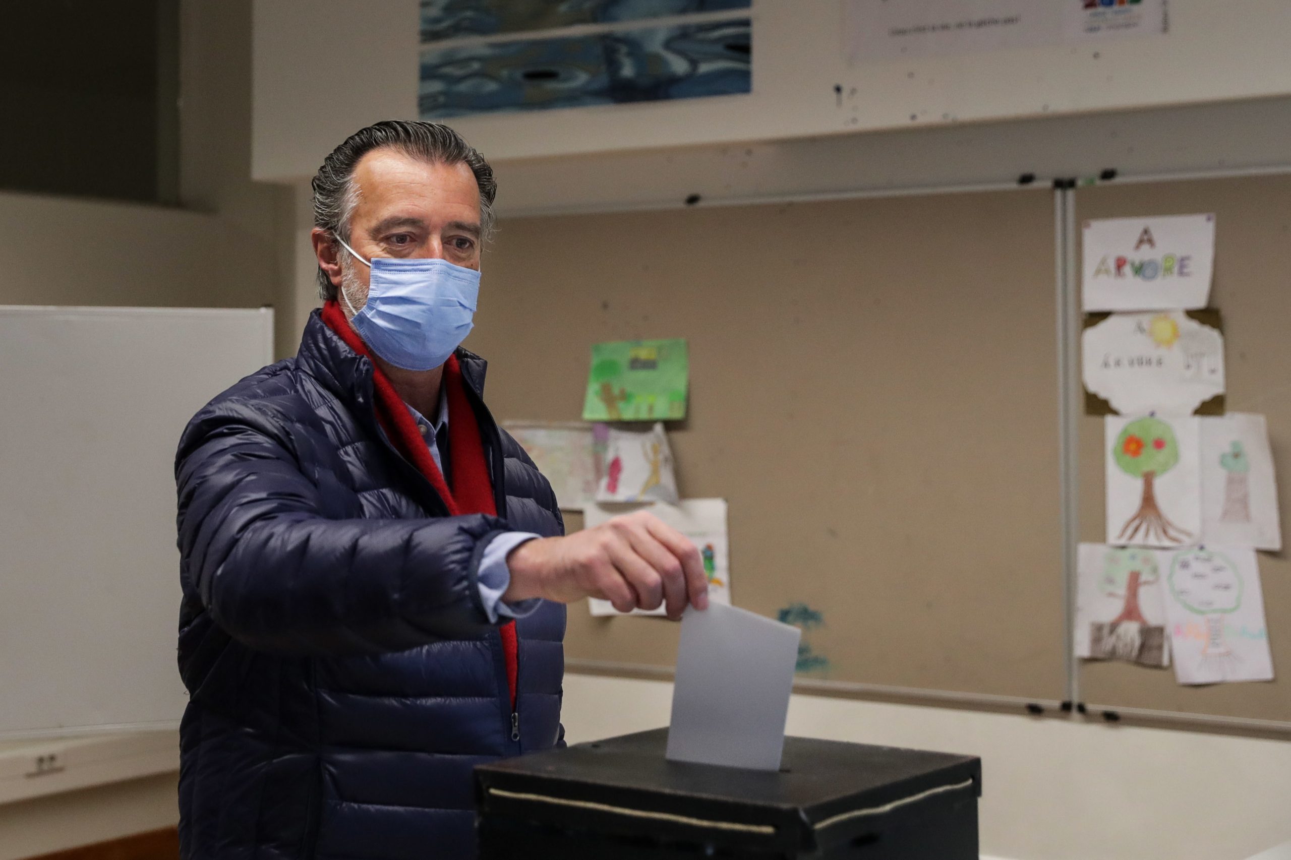 Cotrim Figueiredo apela ao voto e antevê “mais abstenção do que o habitual”