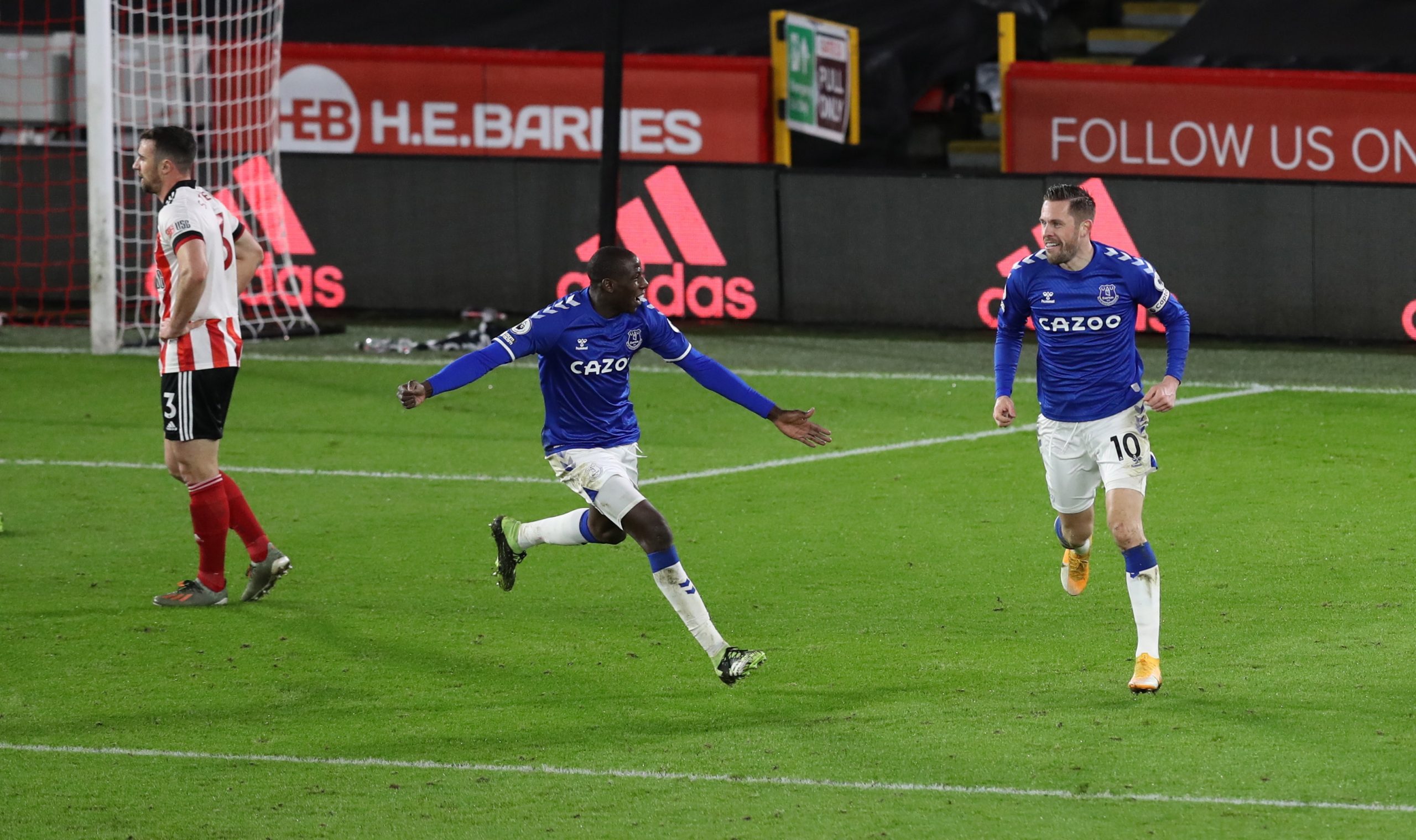 Premier League. Everton sobe ao segundo lugar