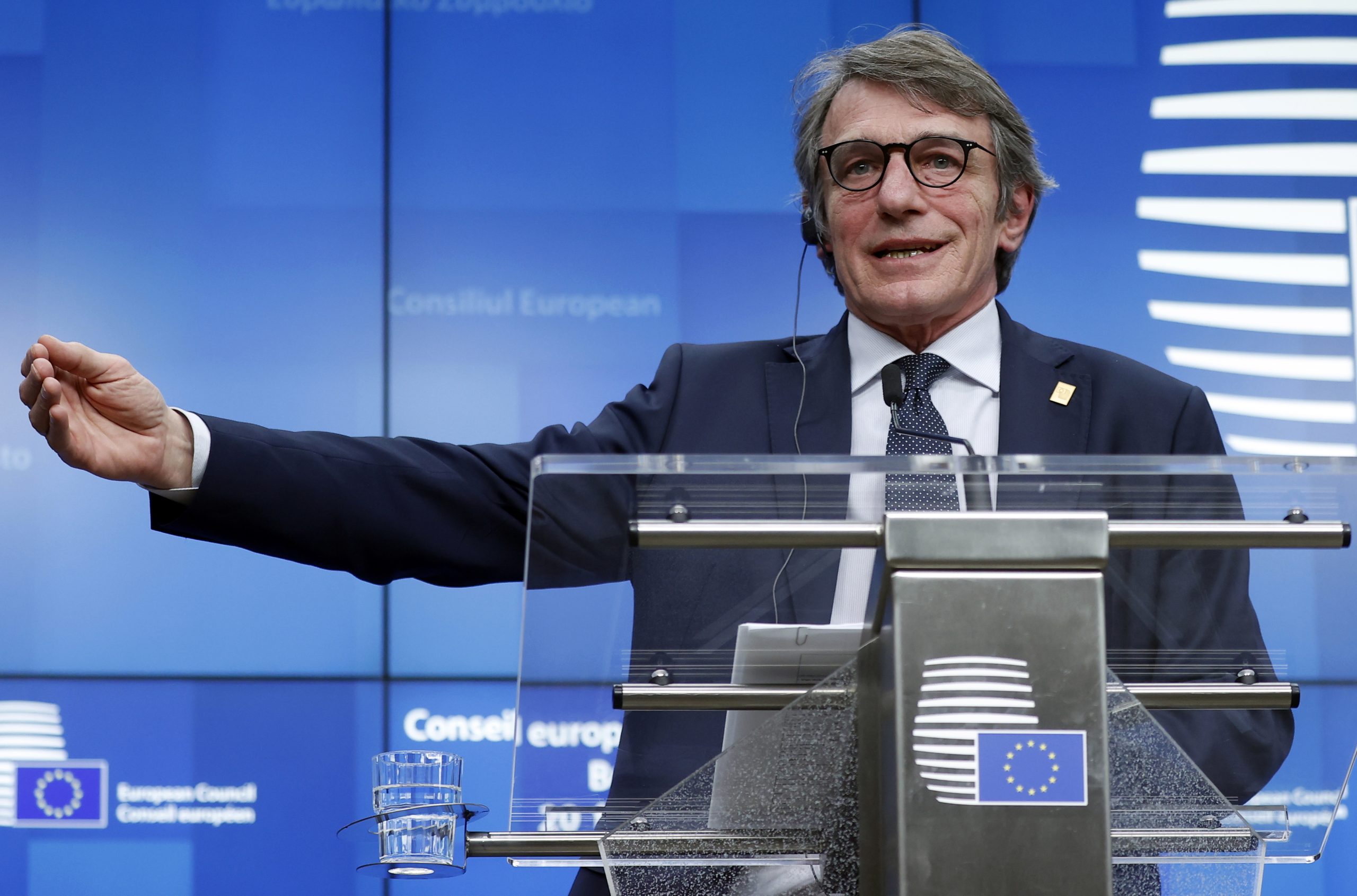 Presidente do Parlamento Europeu diz aos 27 que há “uma muito larga maioria pronta a rejeitar” mau Orçamento
