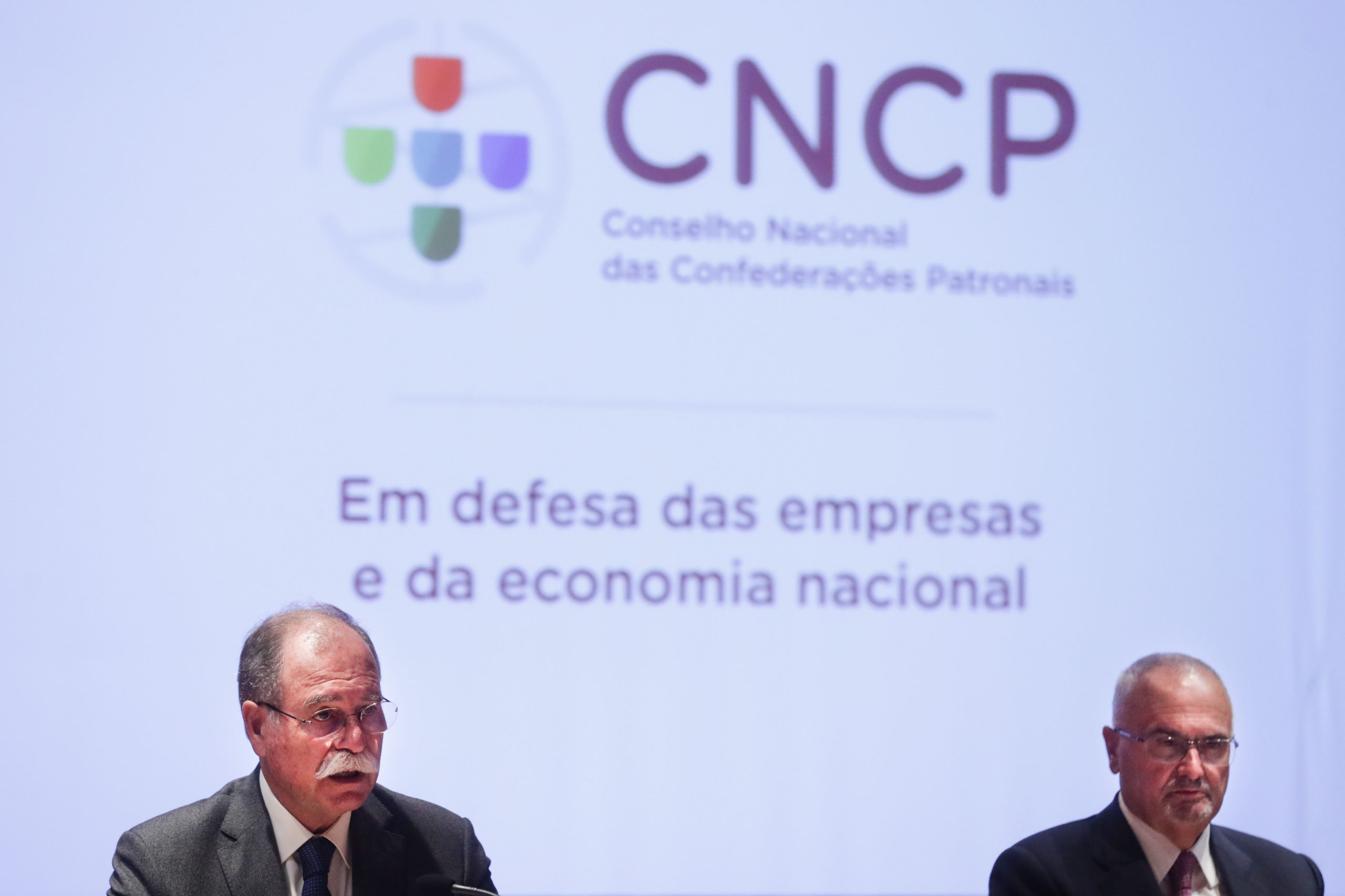Patrões pedem alívio da carga fiscal para empresas e famílias