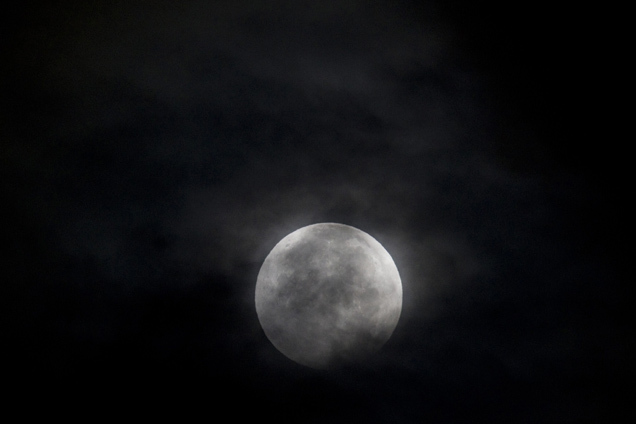 Caverna subterrânea encontrada na Lua. Será que pode abrigar humanos?