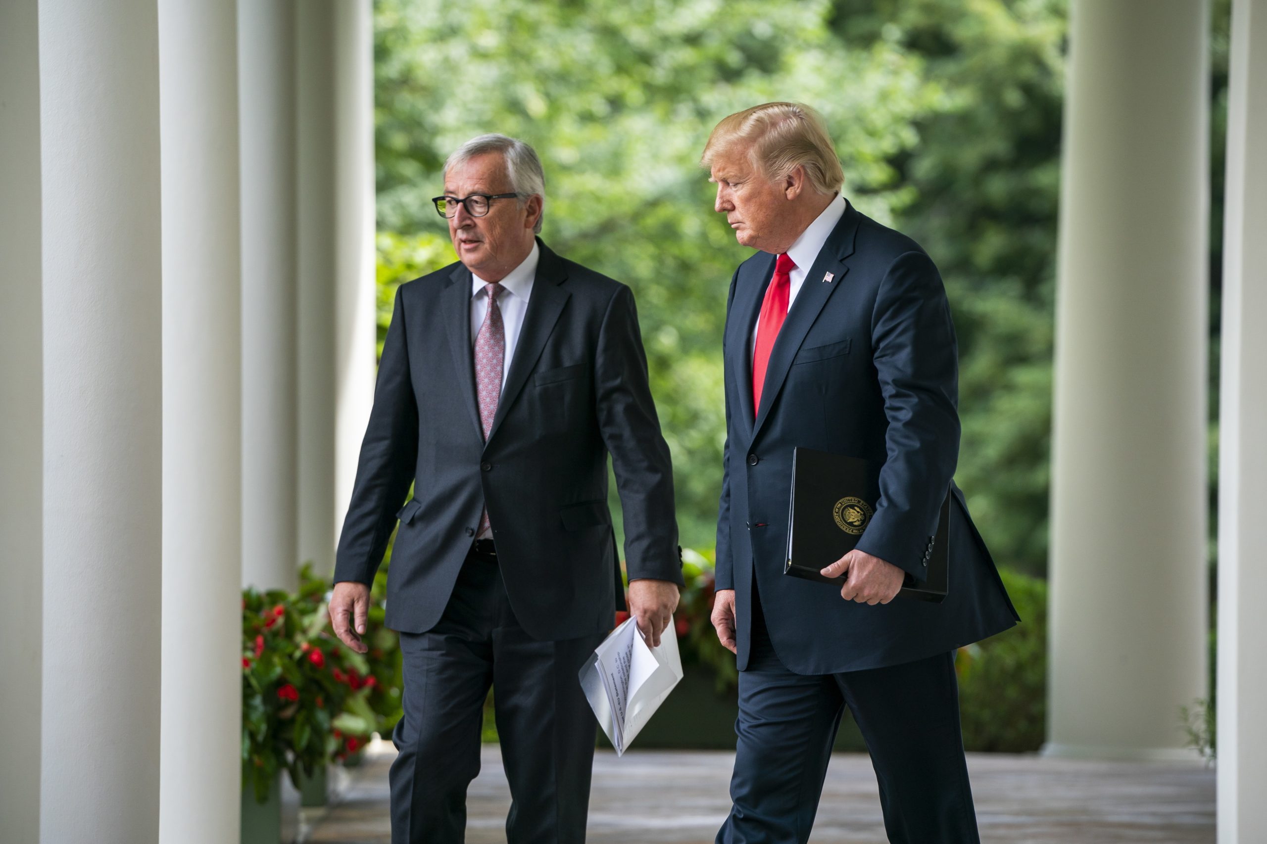Trump declara vitória sobre a UE, mas França expressa ceticismo com acordo