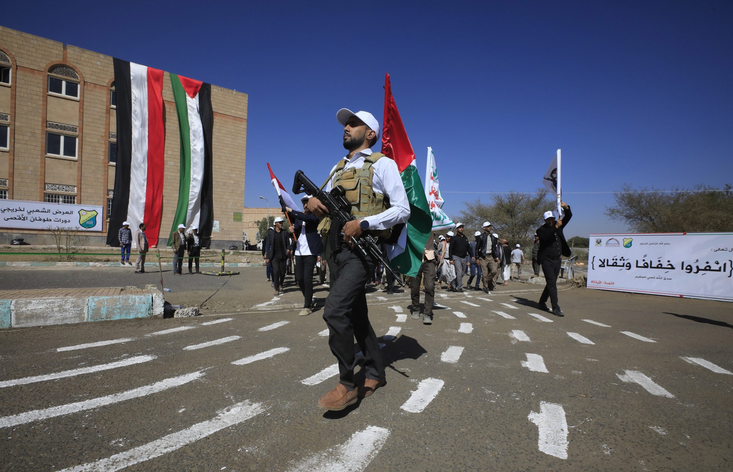 Houthis dizem estar em contacto com União Europeia para garantir “passagem segura” no mar Vermelho