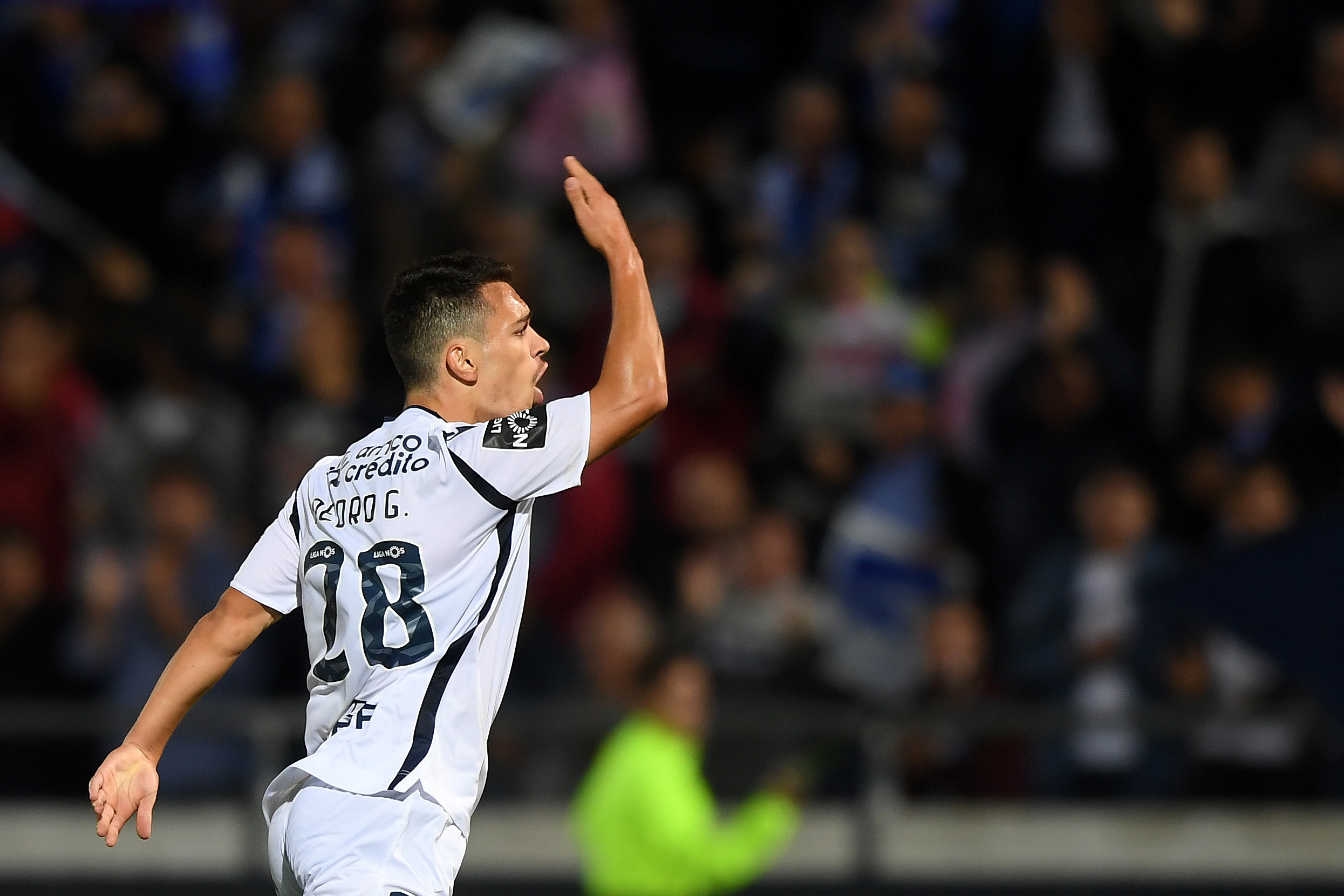 Famalicão bate Belenenses SAD e segue na liderança da I Liga
