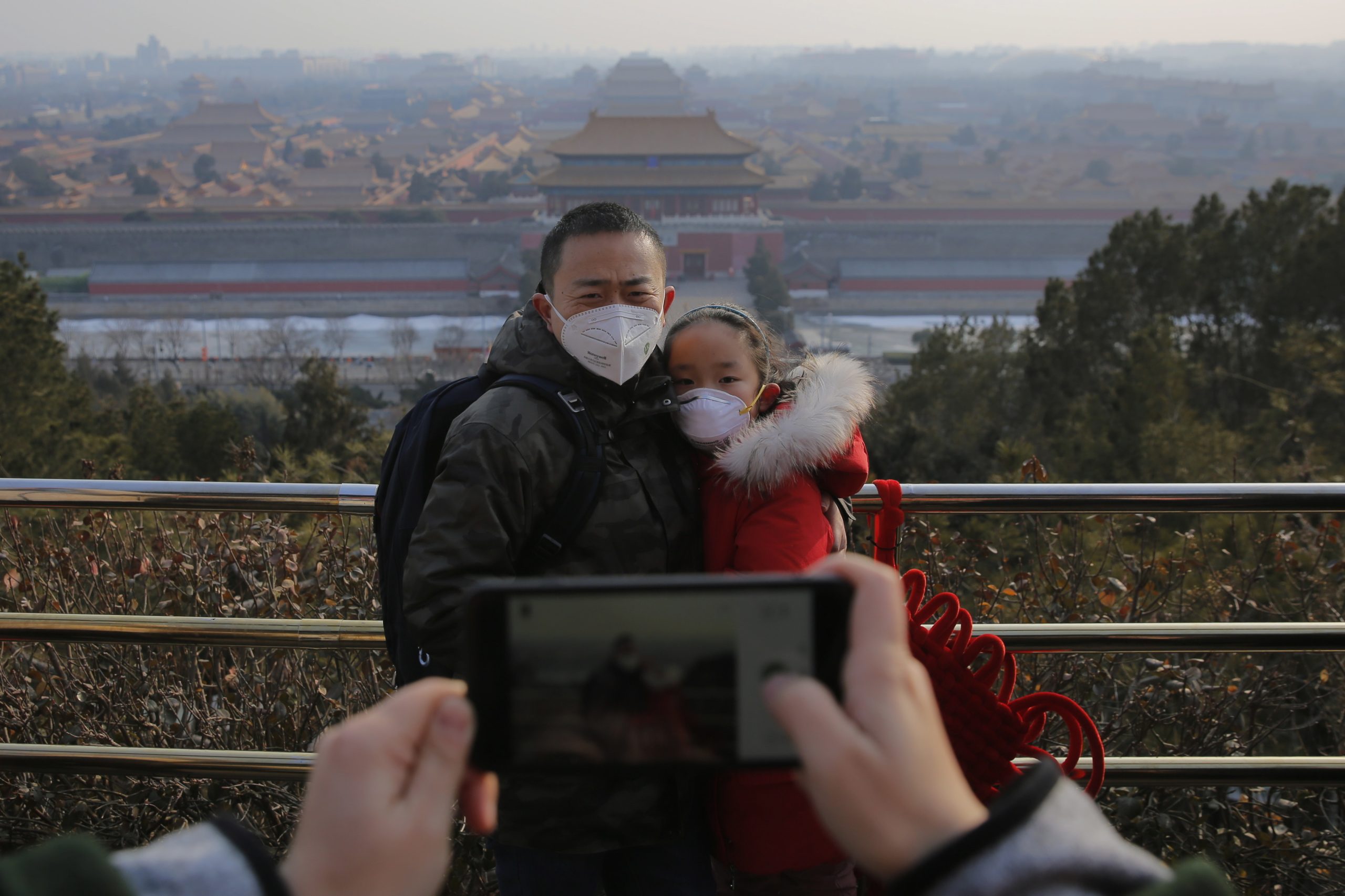 Coronavírus: China já tem 13 cidades em contenção, número de mortos sobe para 26 e já há um hospital a ser construído