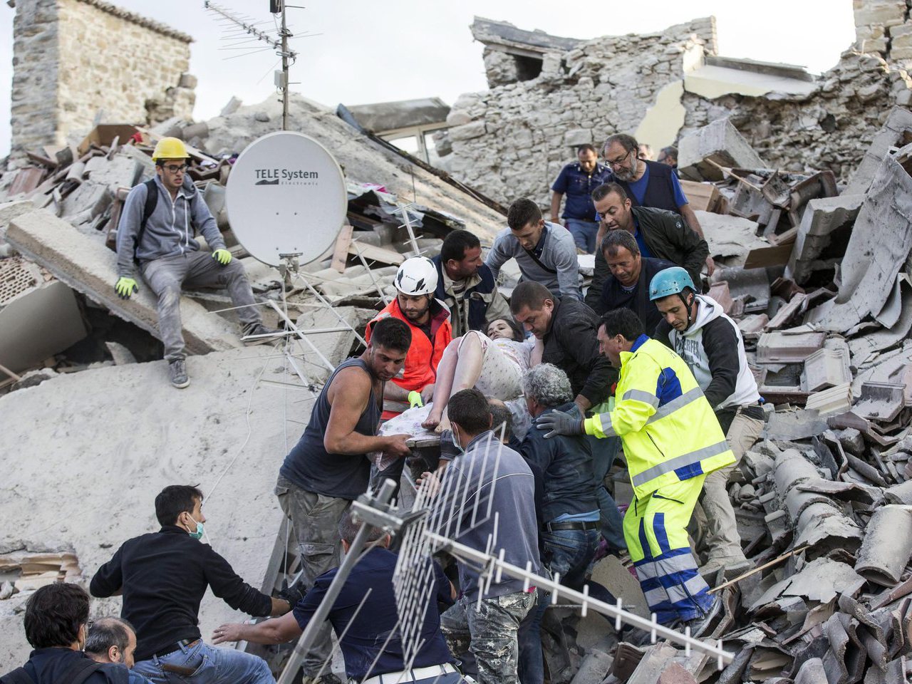 Itália. Sismo de magnitude 6.2 causa destruição e faz vários mortos