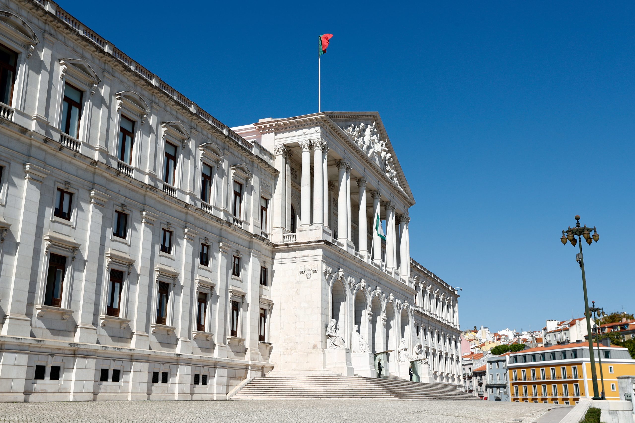 Partidos entregaram mais de 1.300 propostas de alteração do OE2022