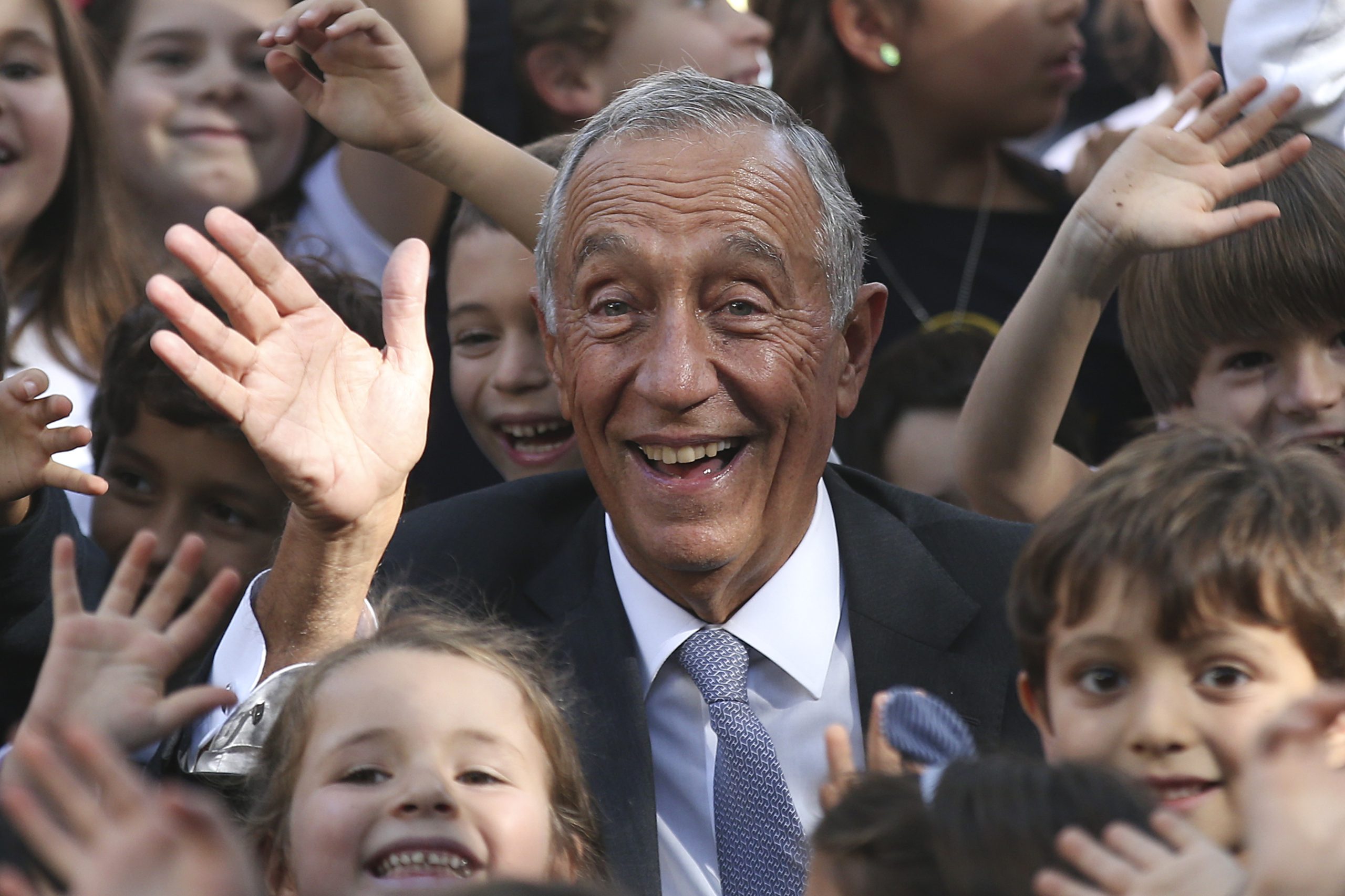 Sondagem: PS perto da maioria absoluta. Marcelo bate recorde de popularidade