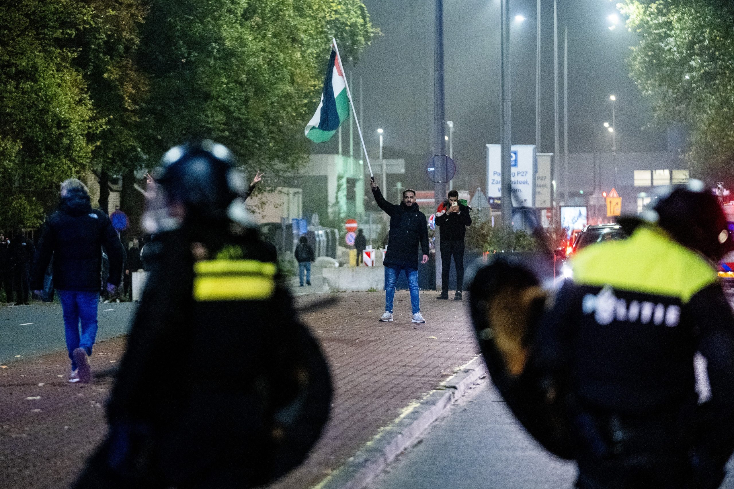 Polícia detém manifestantes pró-Palestina em Amesterdão