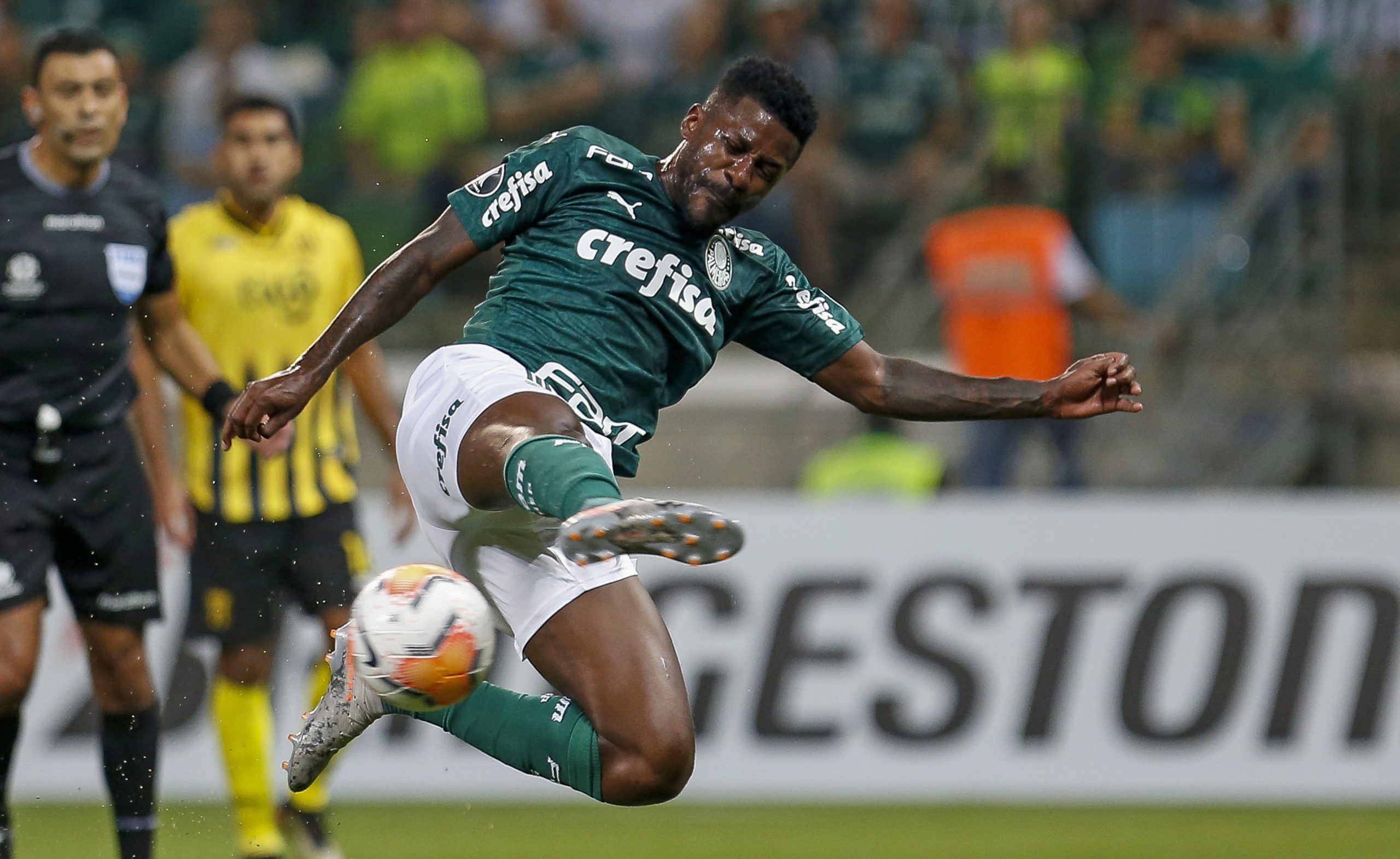 Palmeiras de Abel Ferreira rescinde com Ramires, ex-Benfica