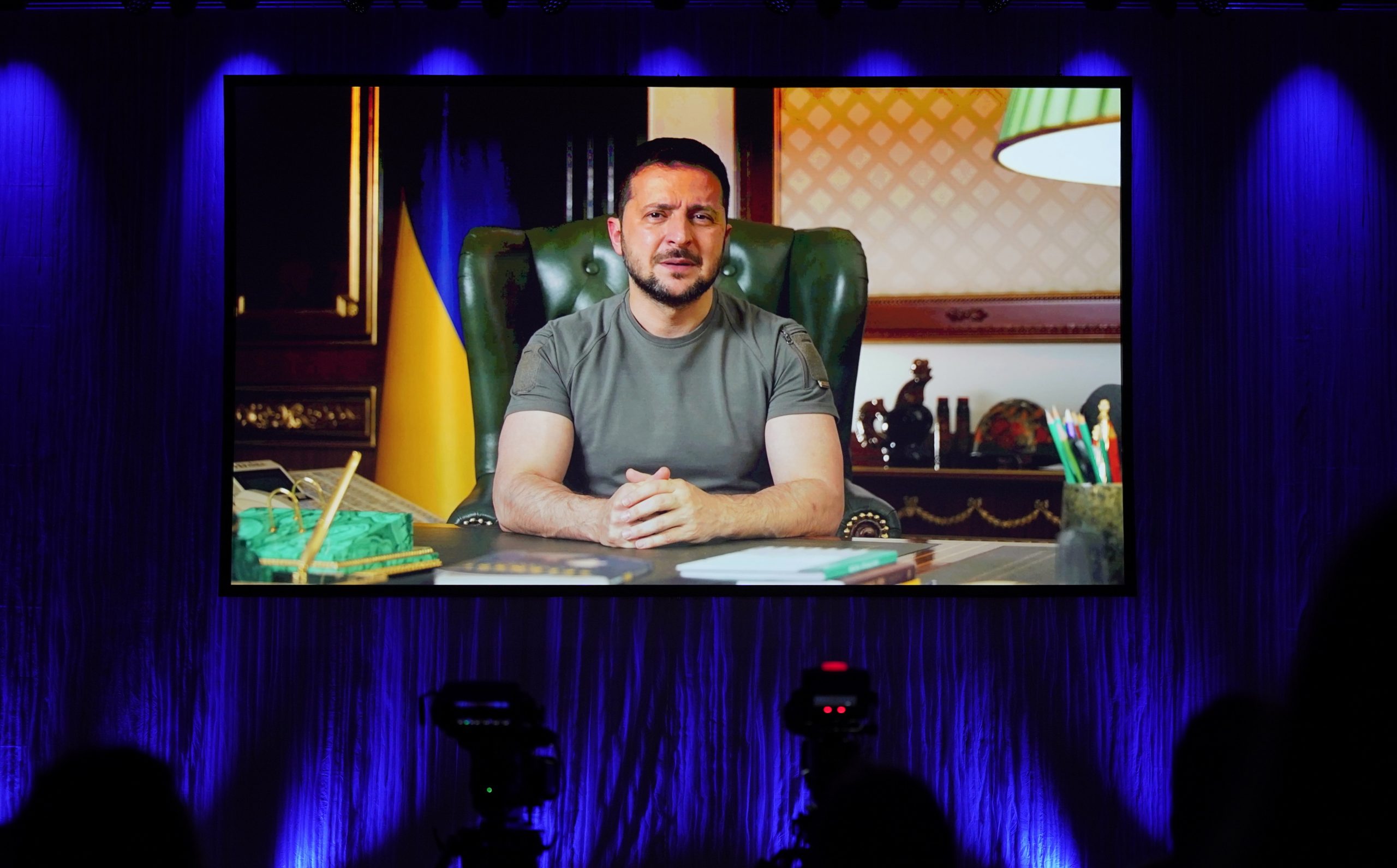 Zelensky pede união aos americanos até à “restauração da paz”