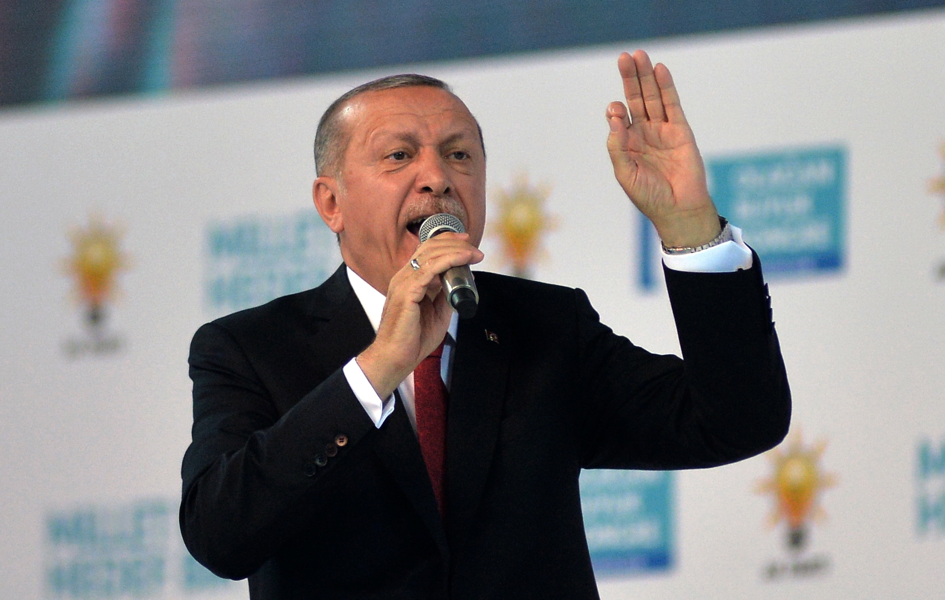Turquia: Erdogan garante que ‘não se entregará’ aos EUA