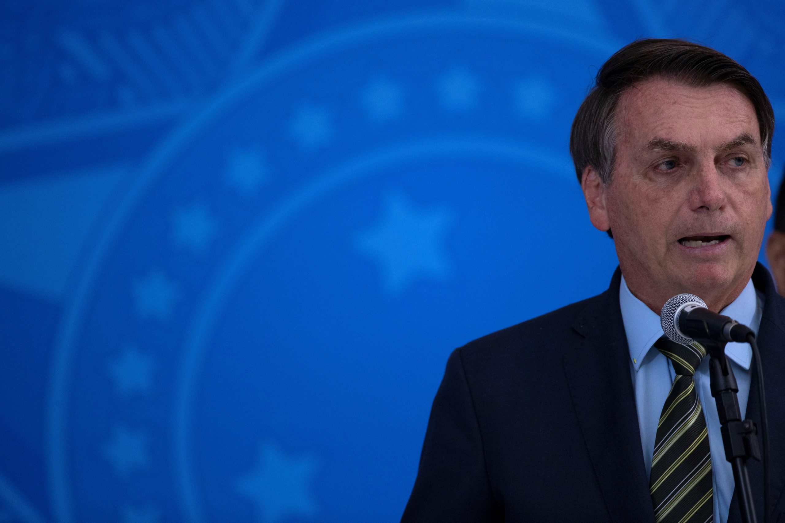 Jair Bolsonaro critica governadores por terem “medinho” do vírus