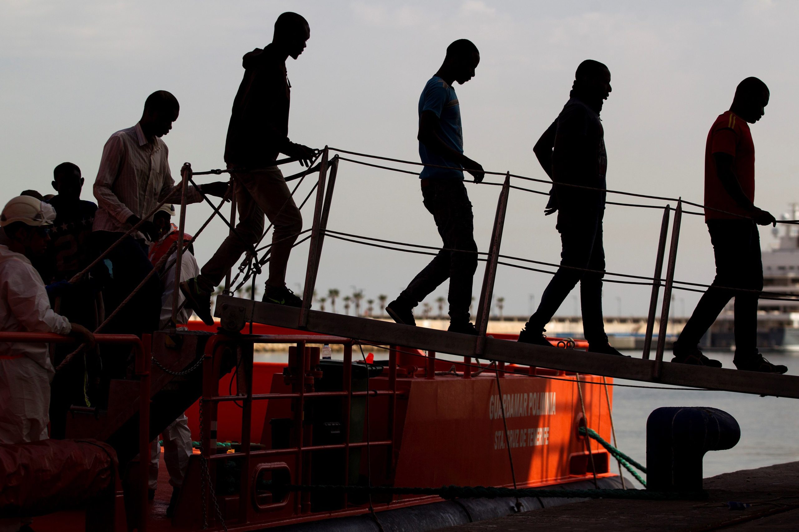 ONG procura porto no Mediterrâneo para desembarcar 87 imigrantes