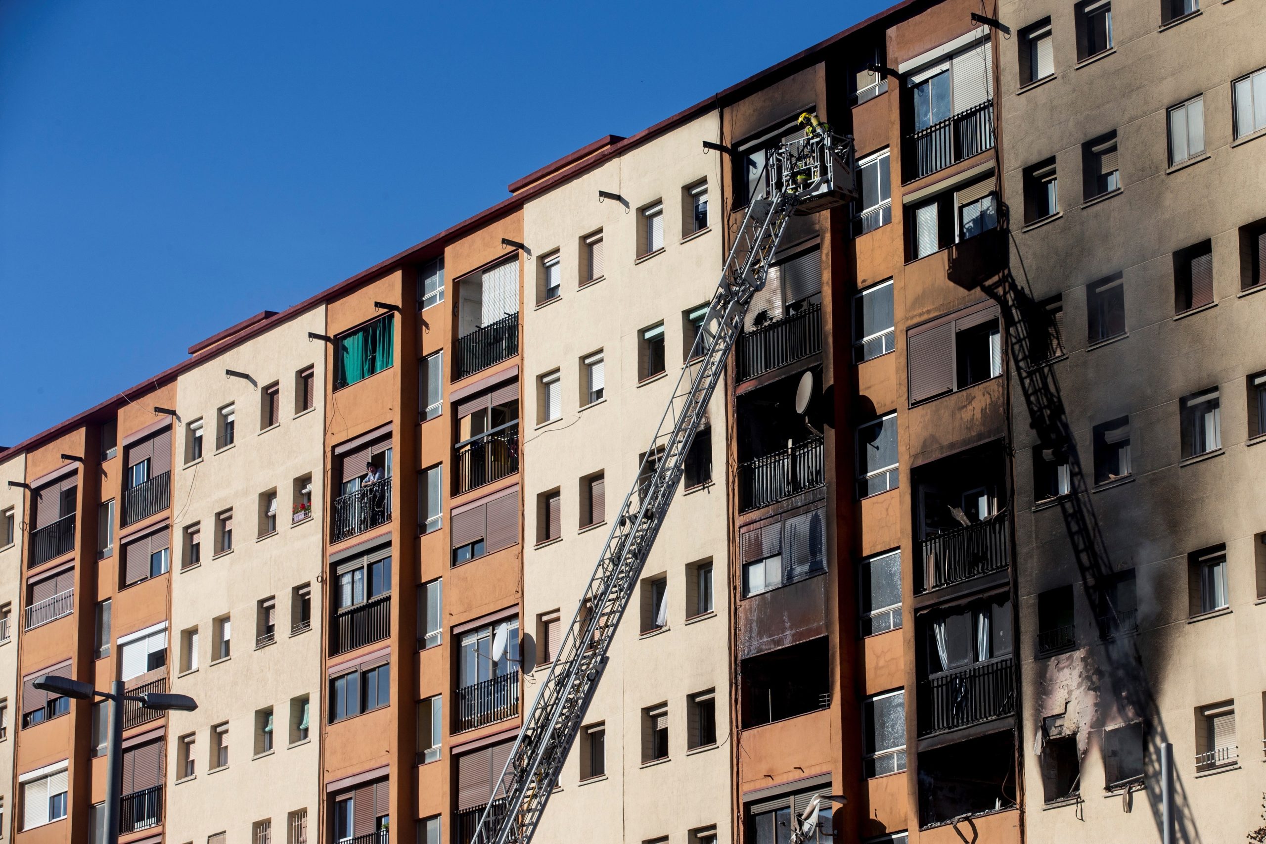Três mortos e 19 feridos em incêndio em Barcelona