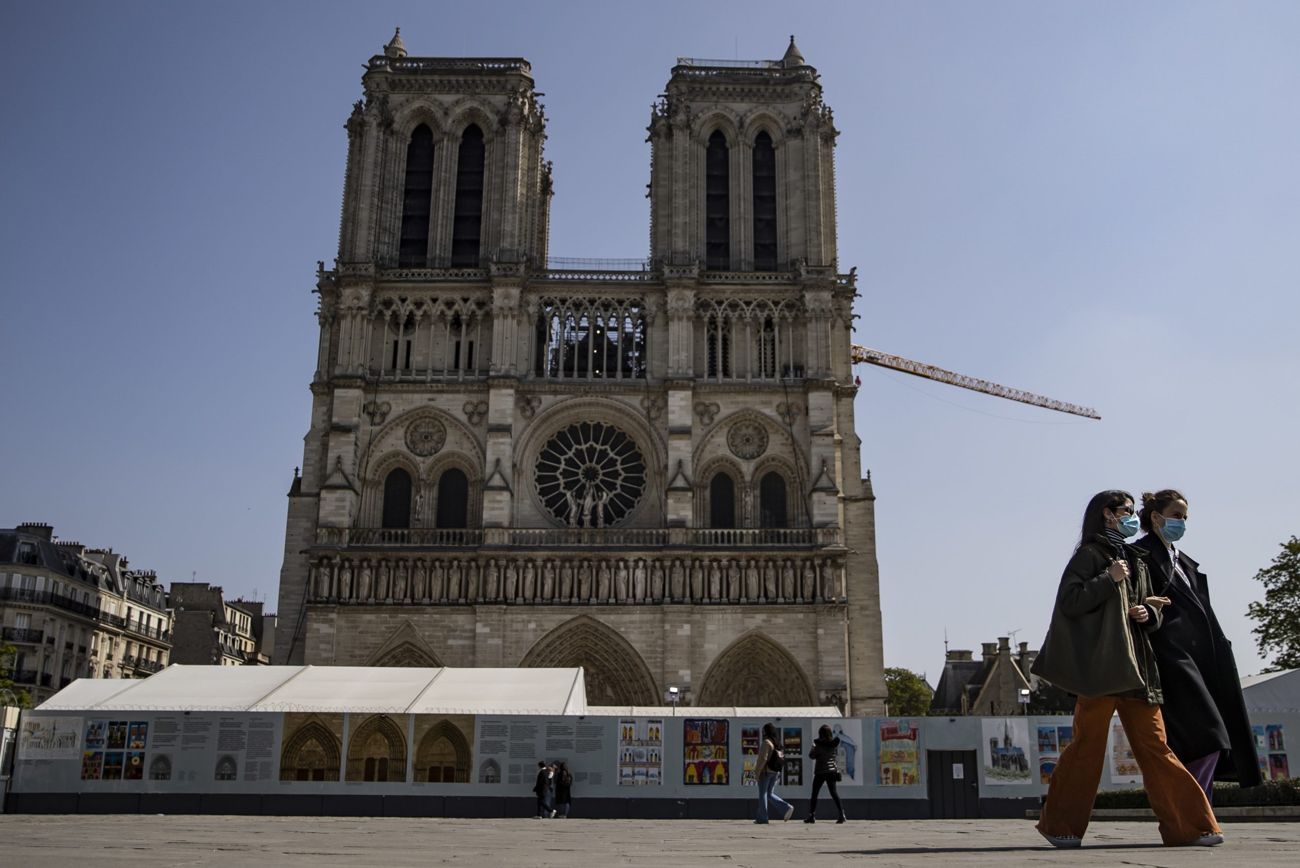 Ministra da Cultura de França promete reabertura de Notre-Dame em 2024