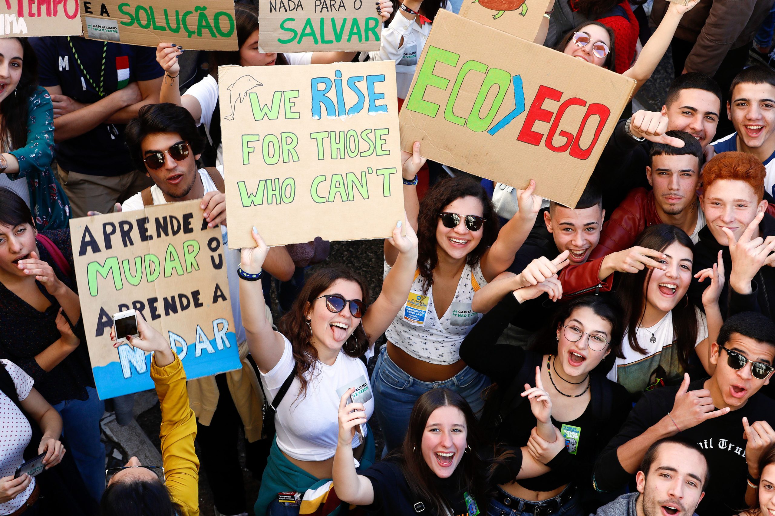 Clima: Milhares de jovens portugueses juntam-se a colegas de todo o mundo e fazem greve pelo planeta