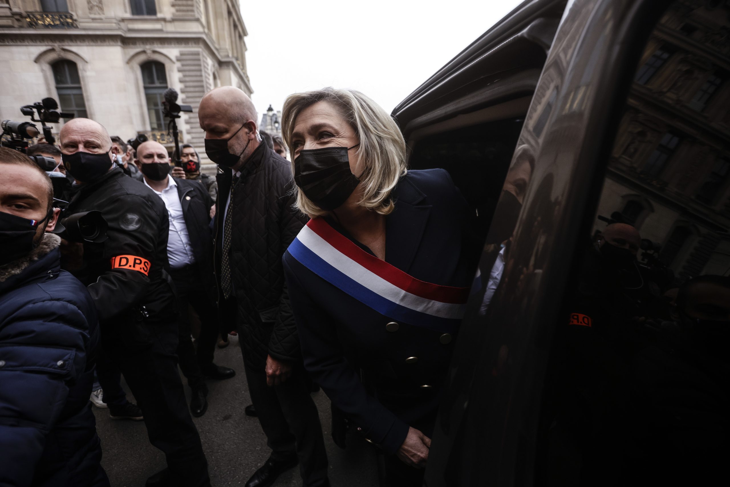 Le Pen apela aos franceses para votarem na alternância em 2022