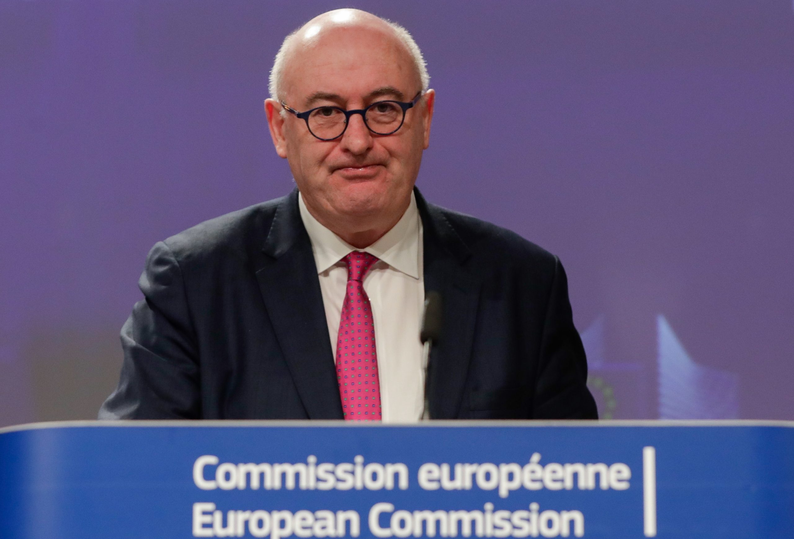Covid-19: Comissário europeu do Comércio demite-se após violar regras de contenção