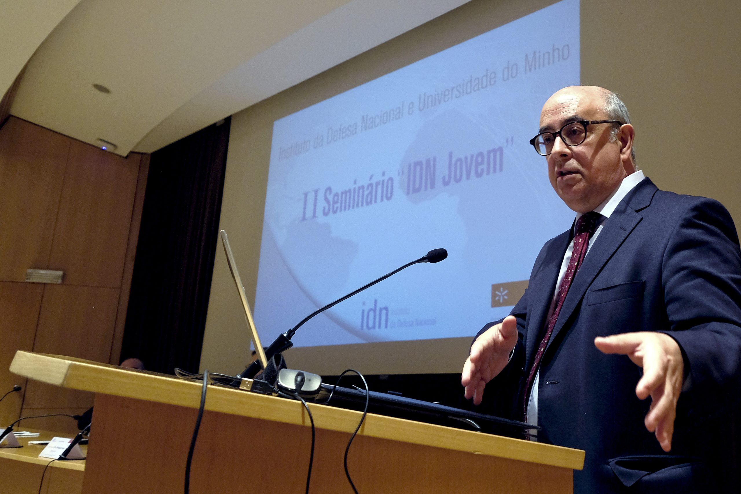 NATO: Ministro contra “absurdo” da lógica de 2% do PIB para aferir gastos com Defesa
