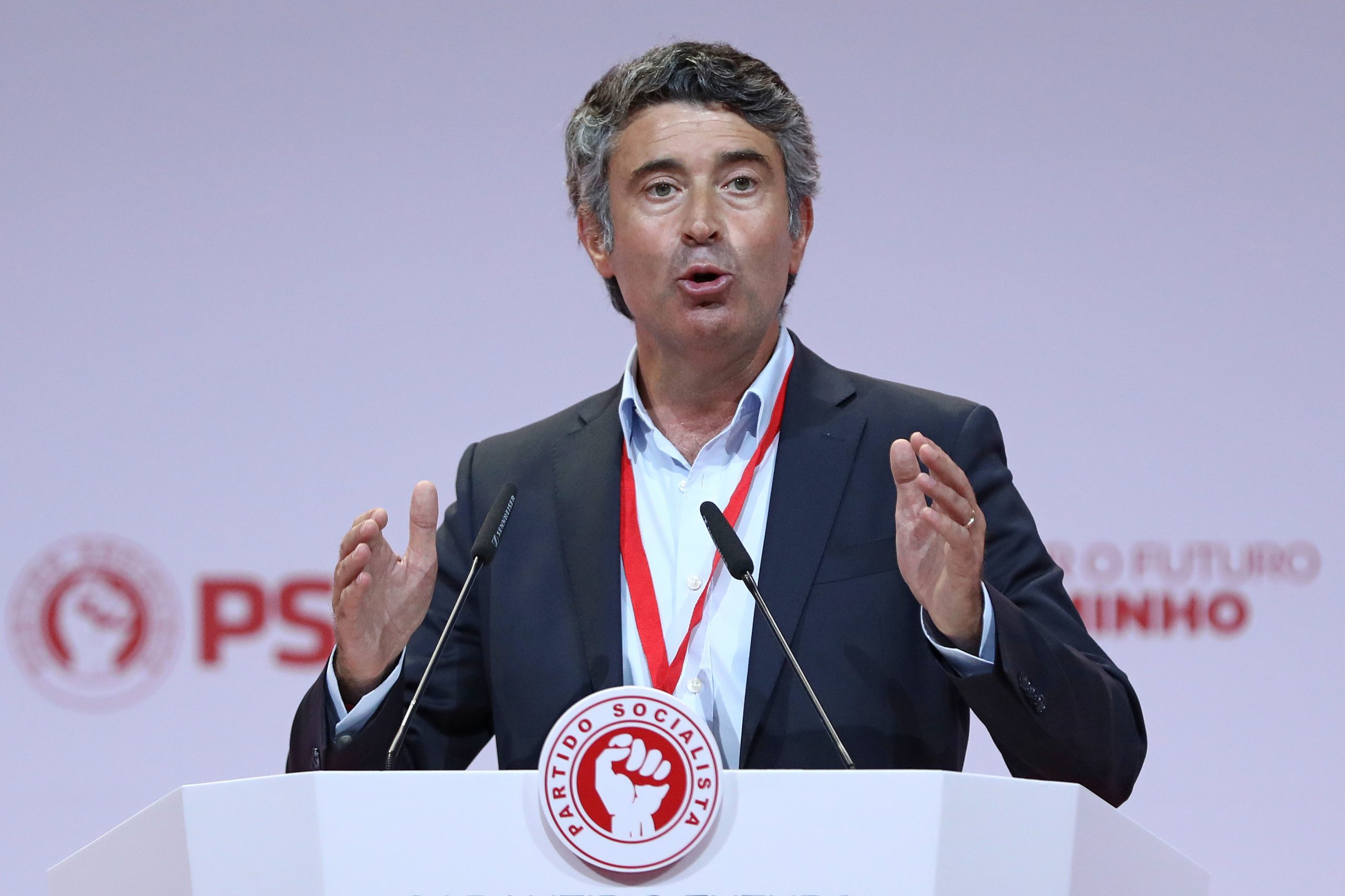 José Luís Carneiro (PS) pede a parceiros que “deixem tática política”