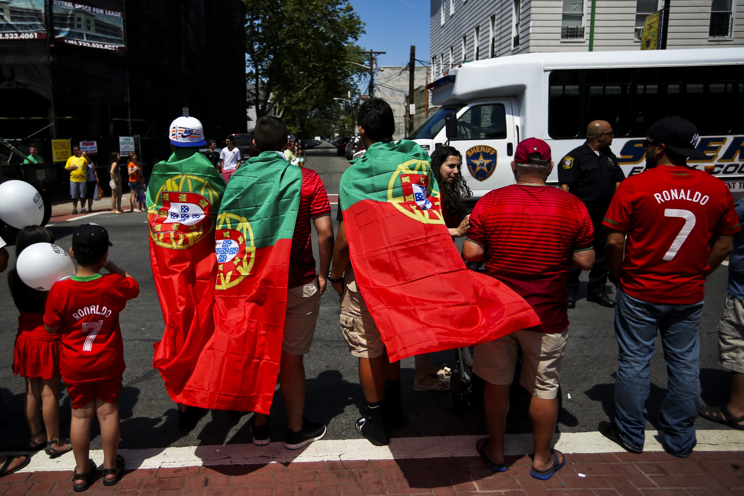 EUA: Duas pessoas atingidas a tiro durante festejos do Dia de Portugal em Newark