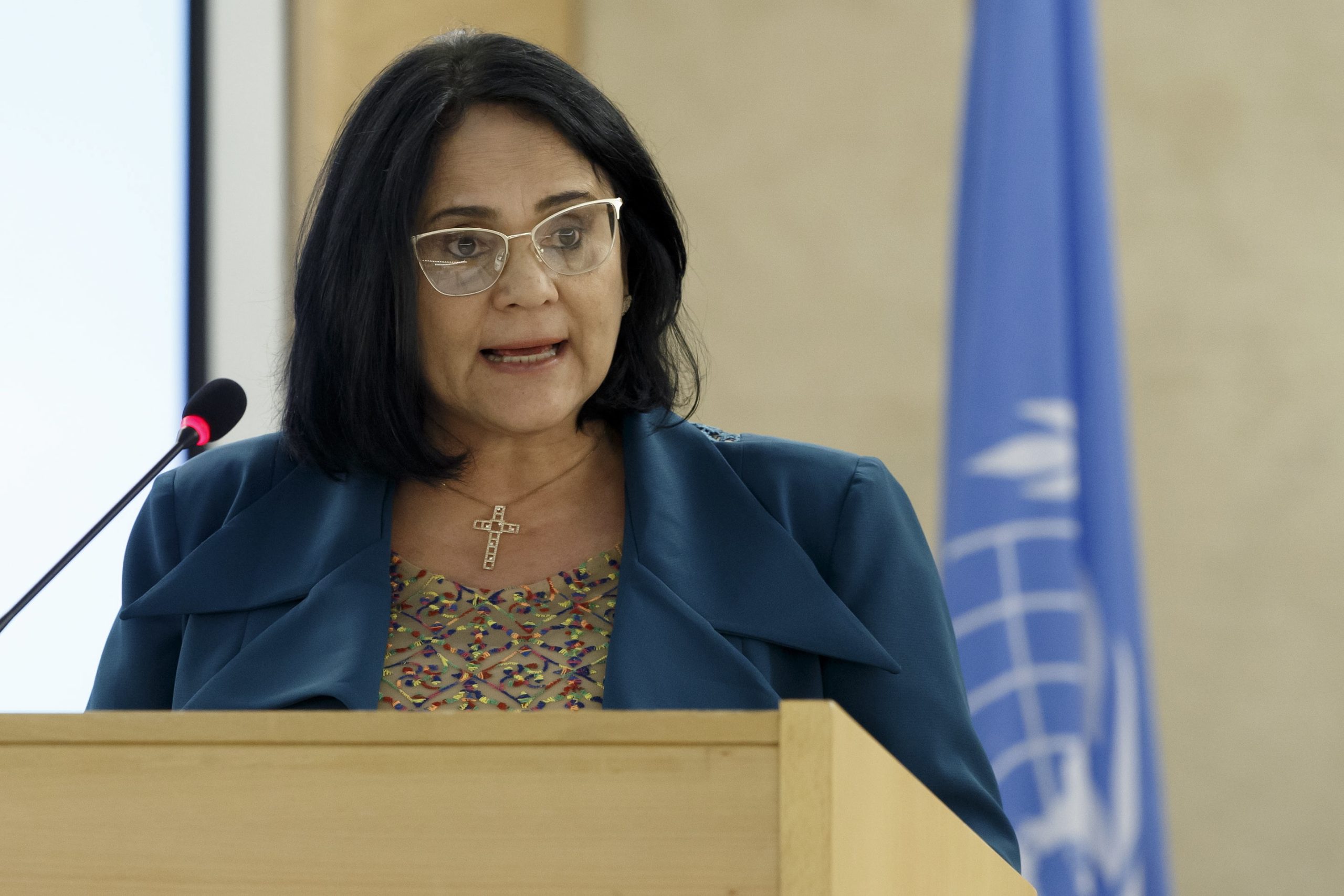 Ministra brasileira diz que ensinar igualdade de género a rapazes é dizer que “meninas aguentam apanhar”