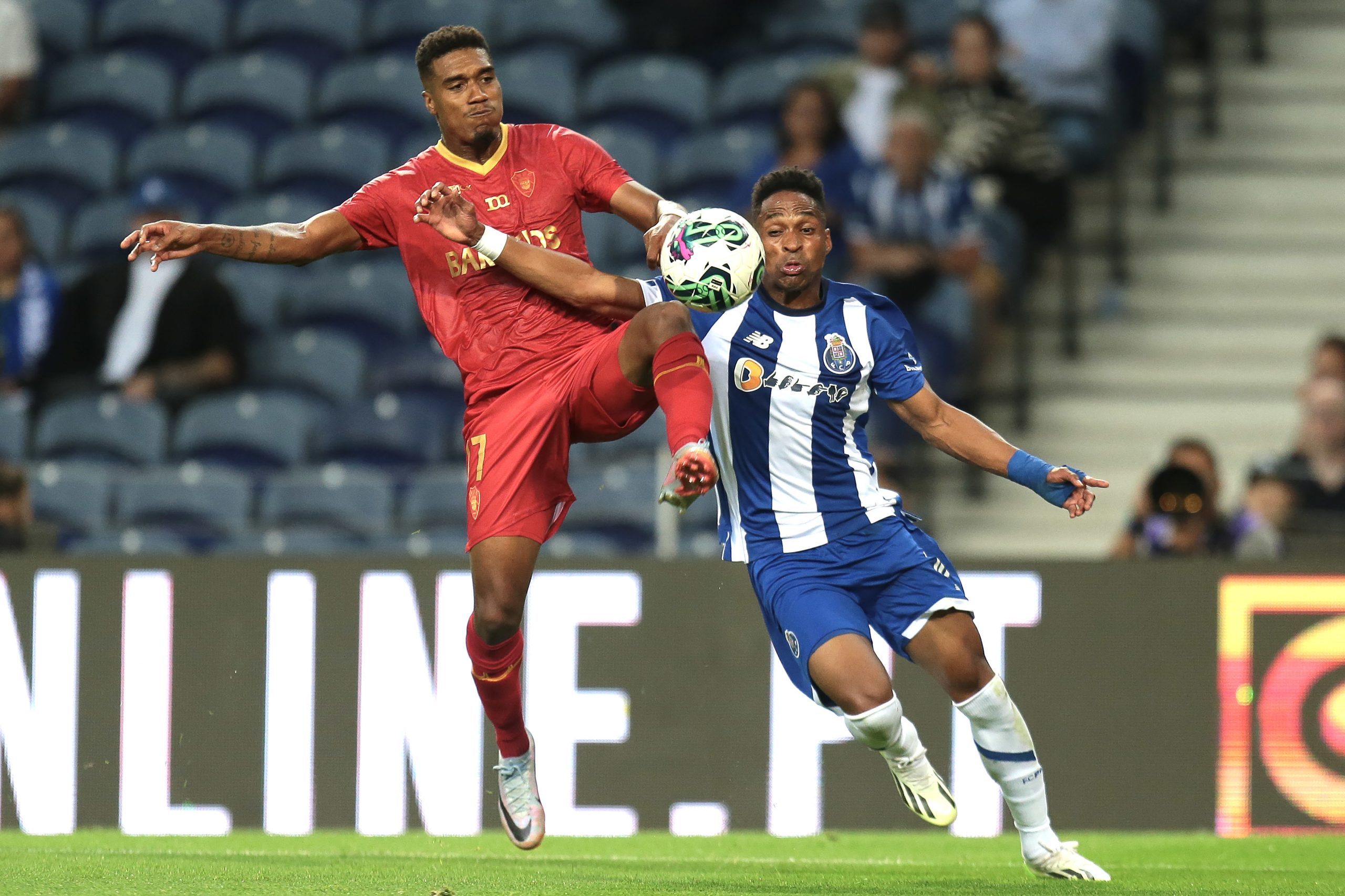 Golo de Eustáquio nos descontos vale liderança da I Liga ao FC Porto