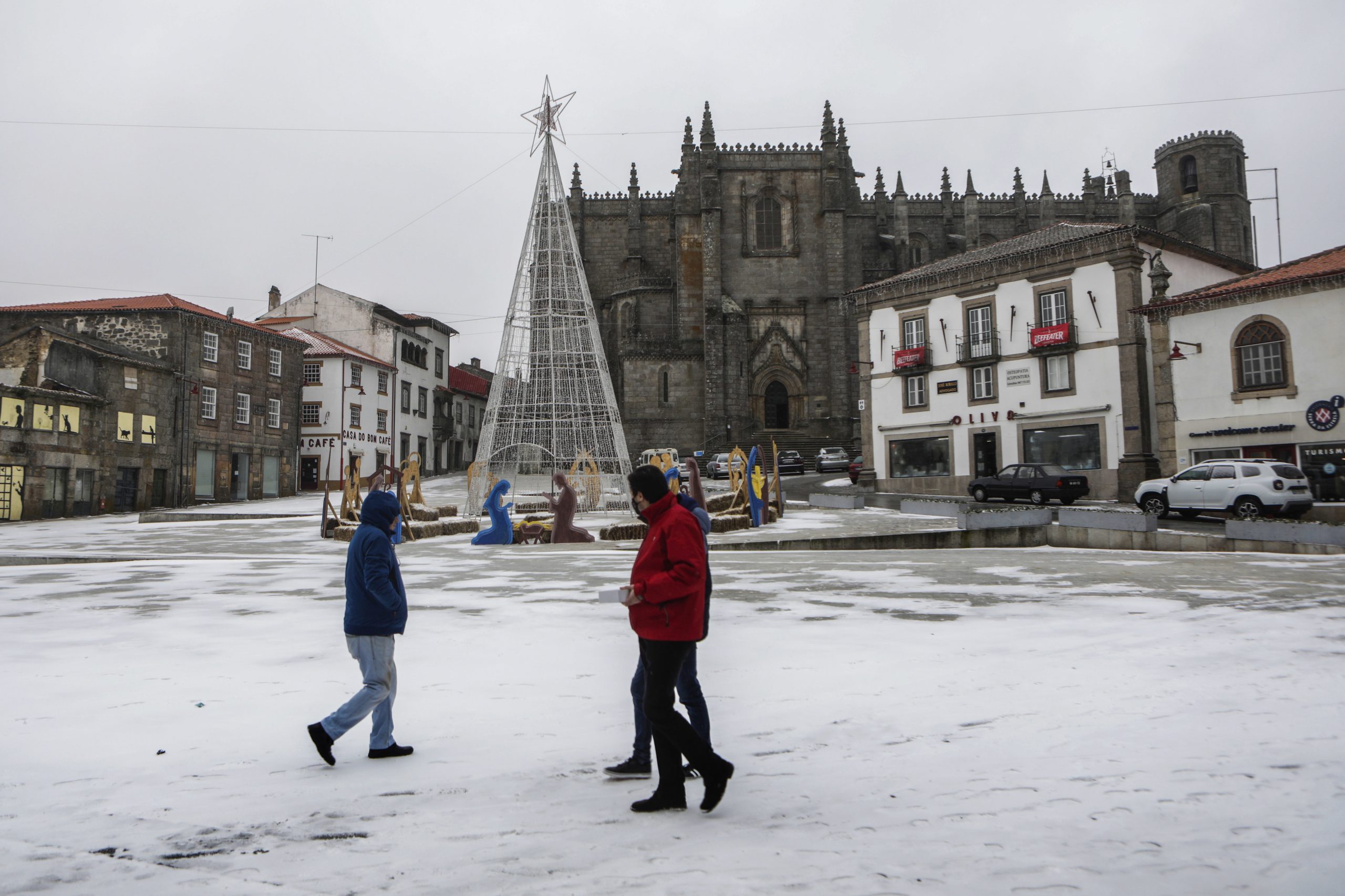 Guarda e Castelo Branco sob aviso amarelo devido à queda de neve