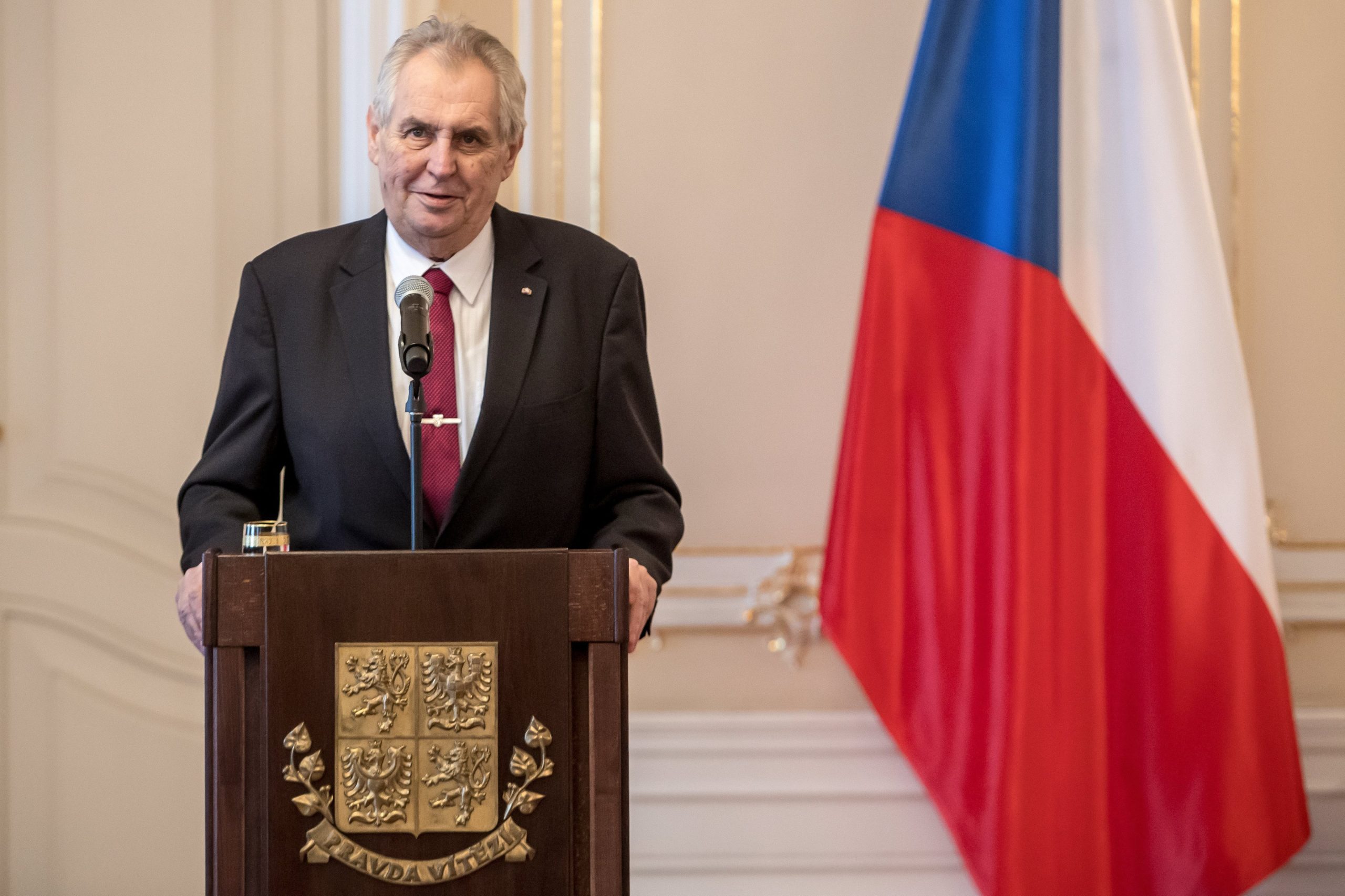 Milos Zeman eleito para novo mandato como Presidente da República Checa