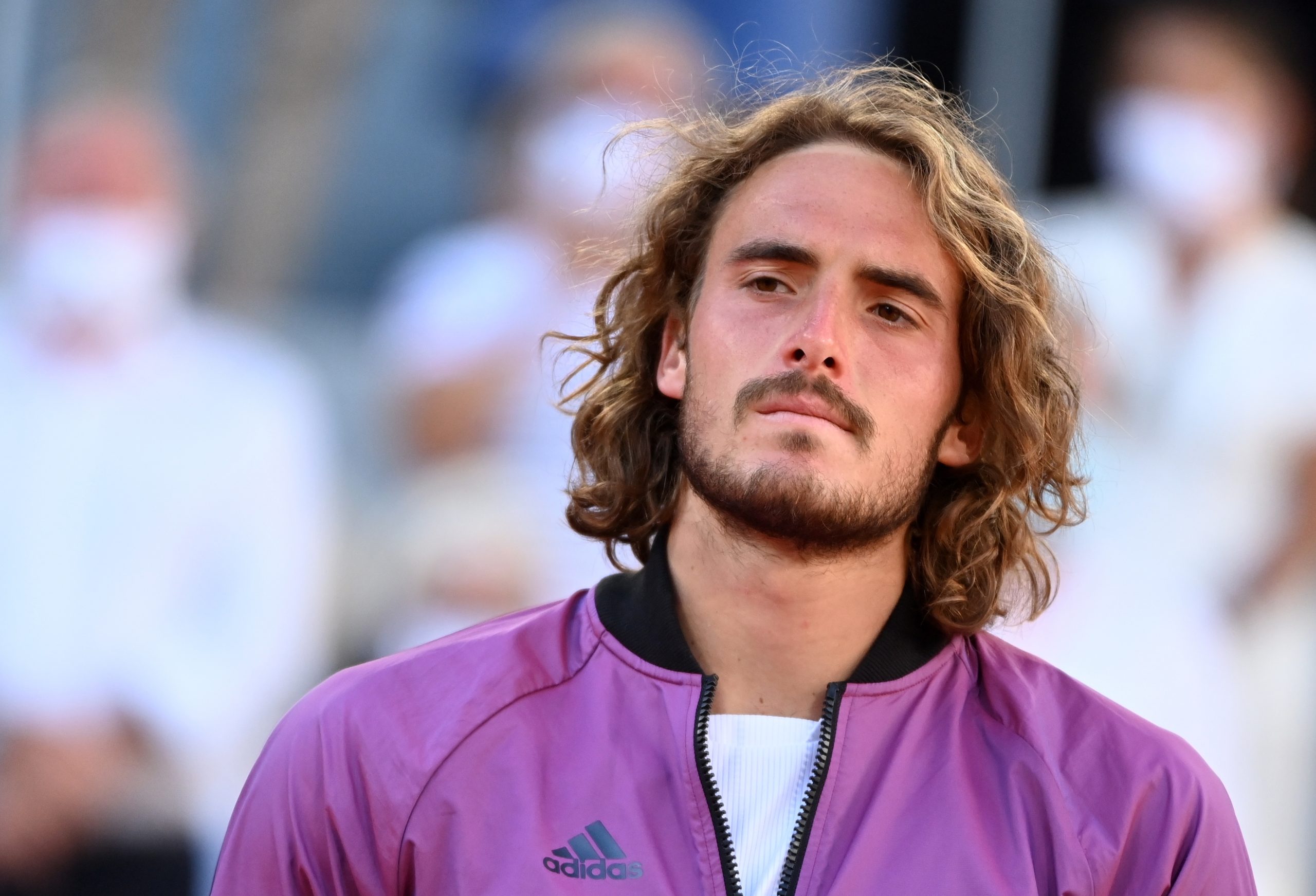 Wimbledon. Tsitsipas perde na estreia e Tiafoe segue para a segunda ronda