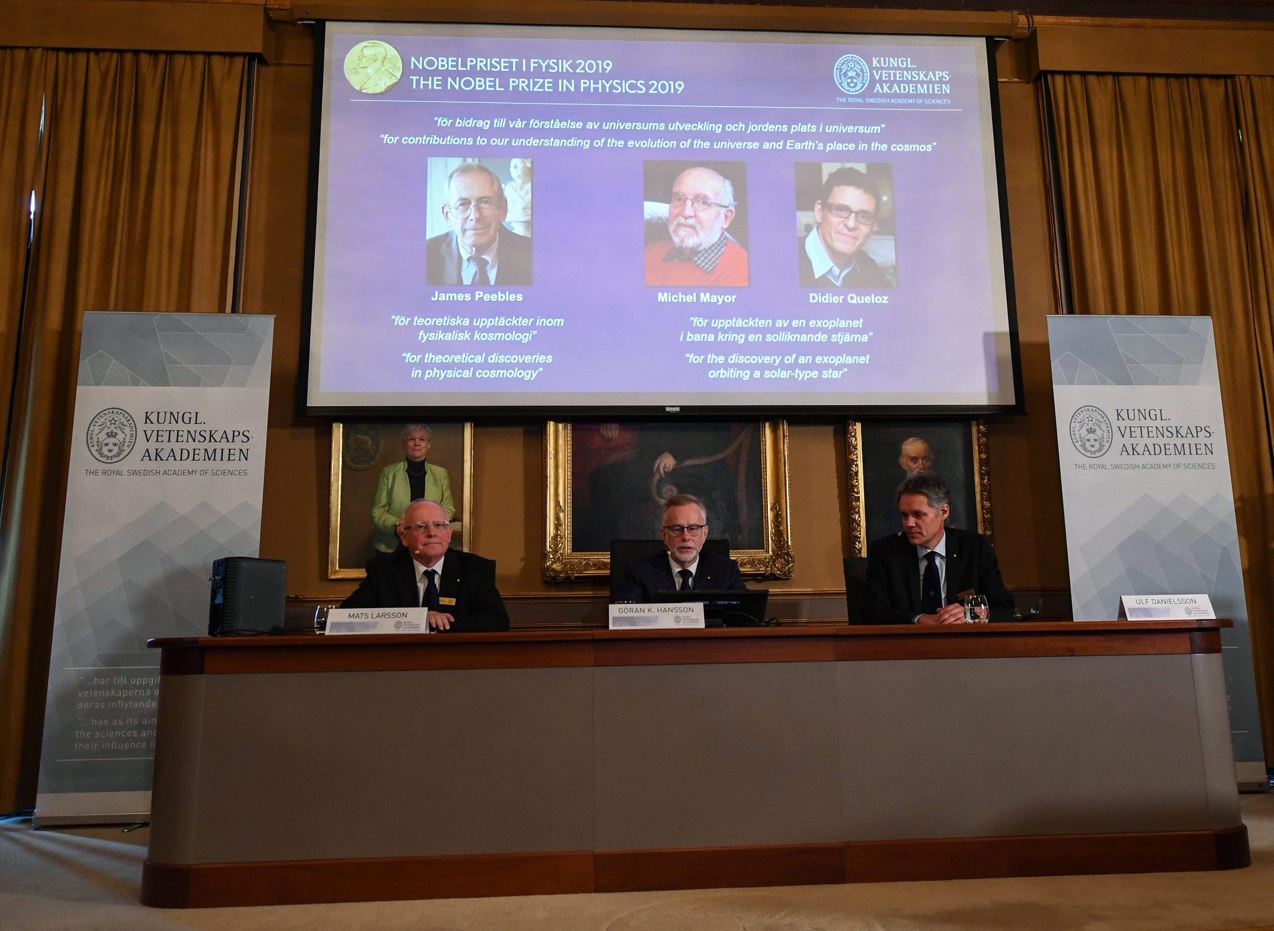 Nobel da Física: Prémio vai para três cientistas pelos “contributos para a compreensão da evolução do Universo”