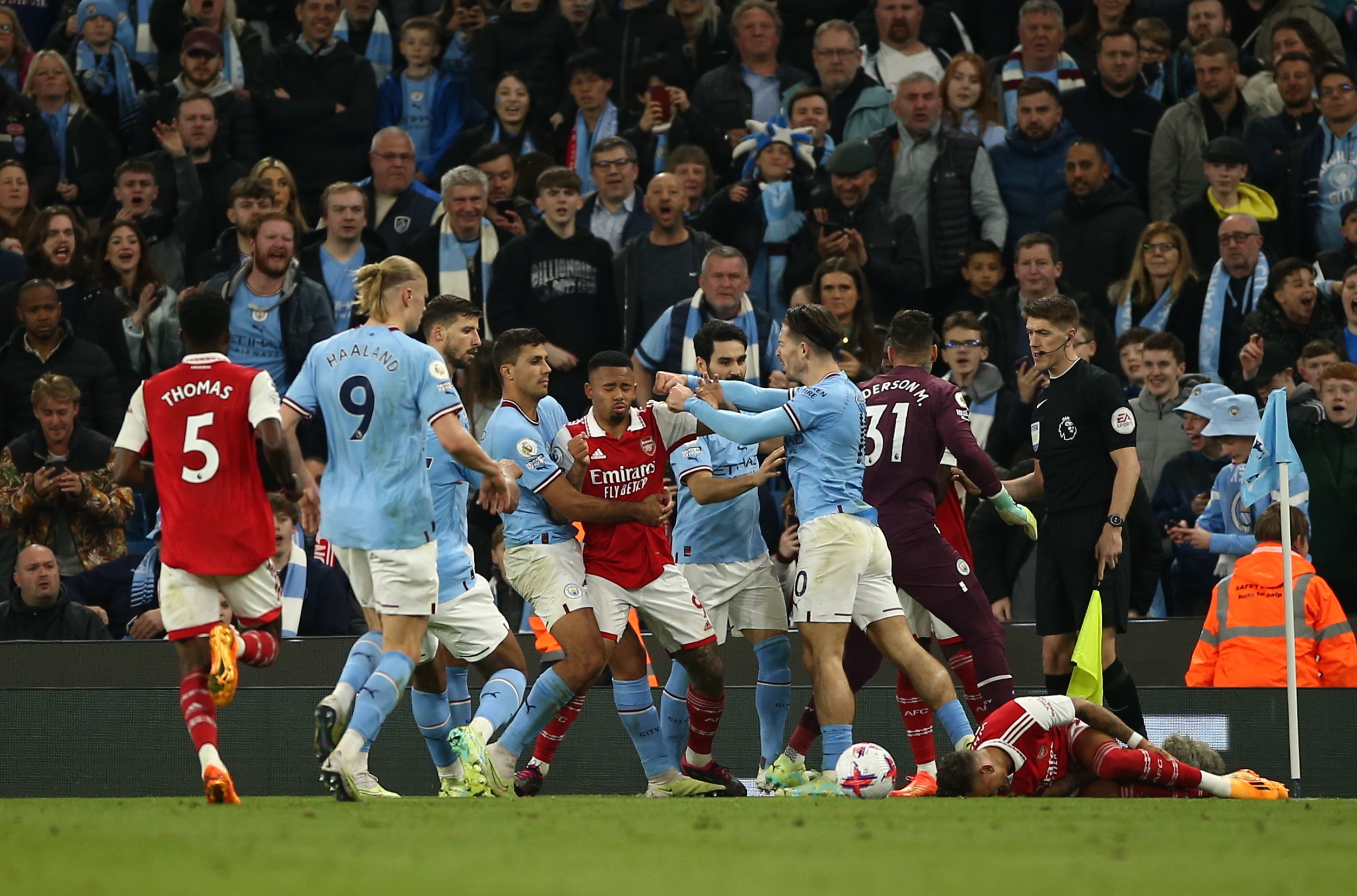 Manchester City imparável na rota do título em Inglatrerra ao golear Arsenal