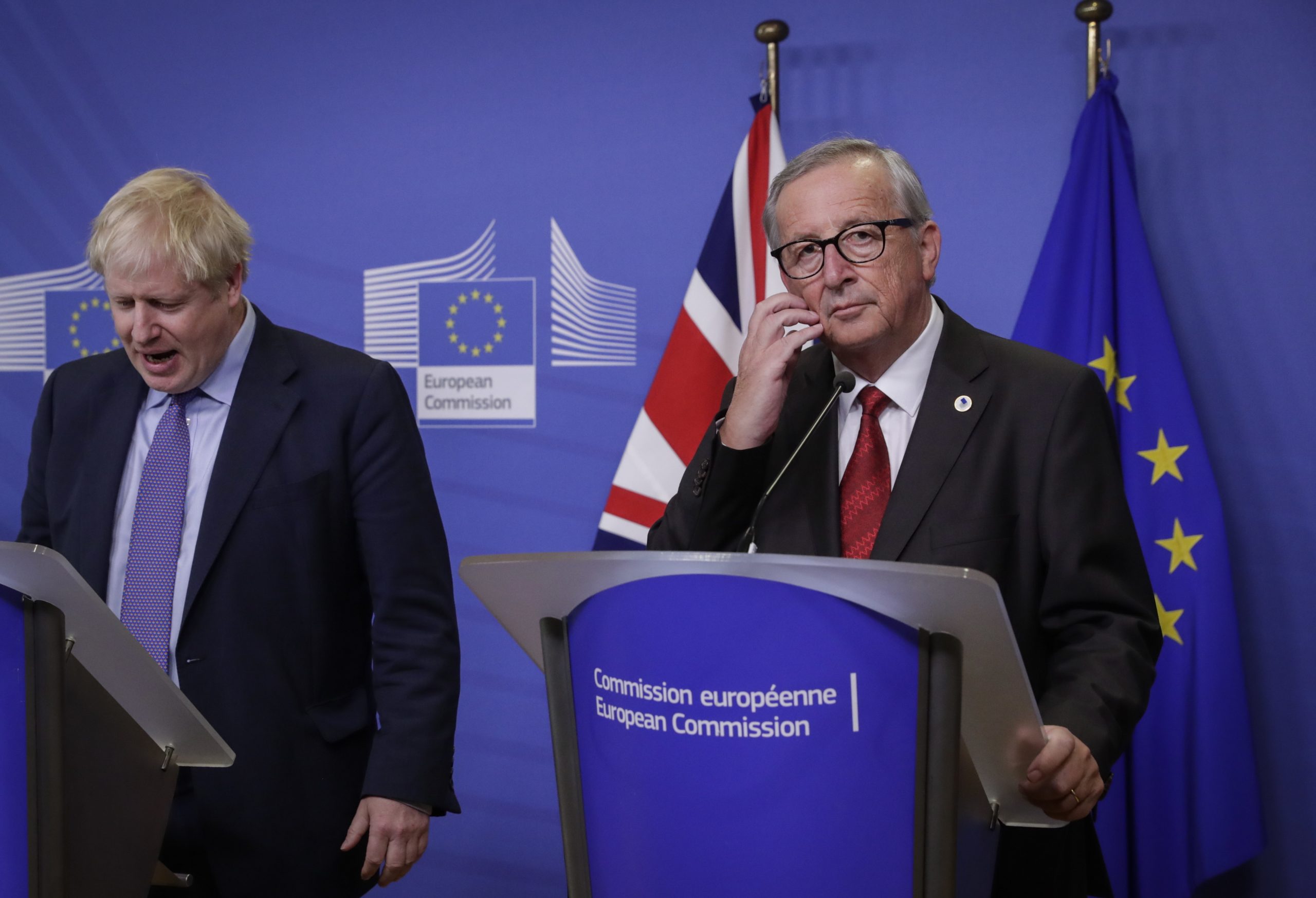 Brexit: Juncker antevê situação “extremamente complicada” se Parlamento britânico rejeitar acordo