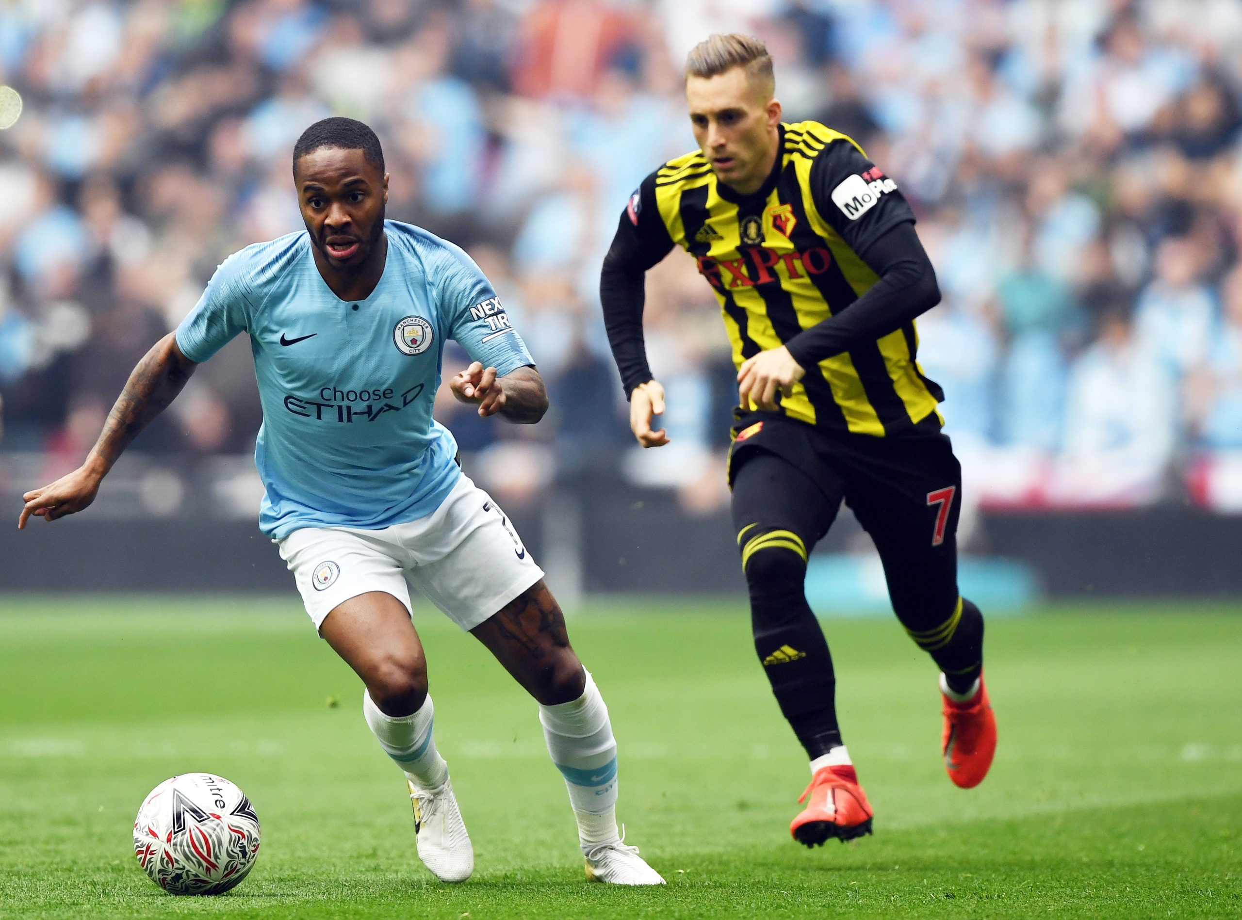 Sterling quer ajudar Inglaterra, na 50.ª internacionalização