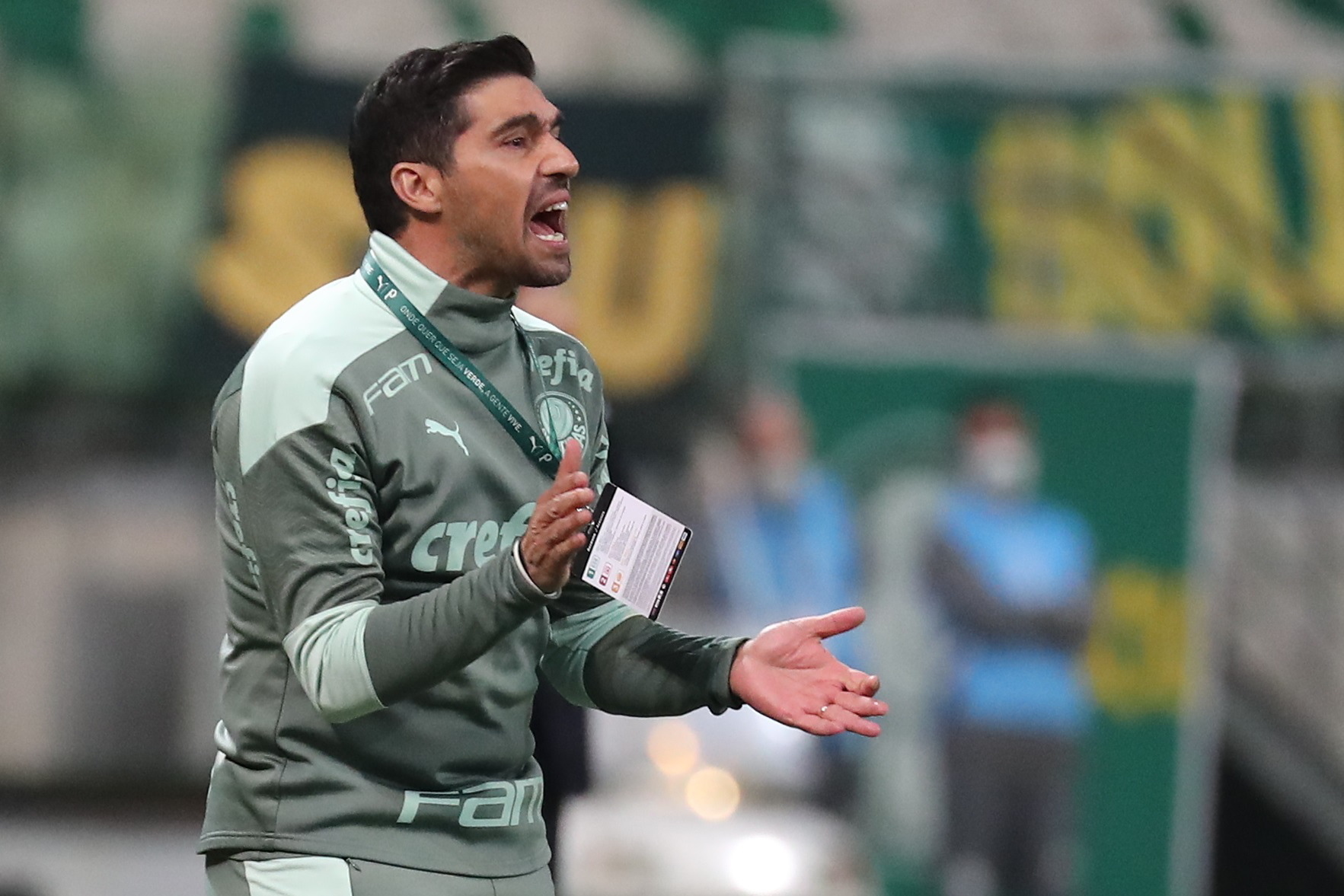 Palmeiras ‘poupa’ para a Libertadores, mas impõe empate ao líder Atlético Mineiro
