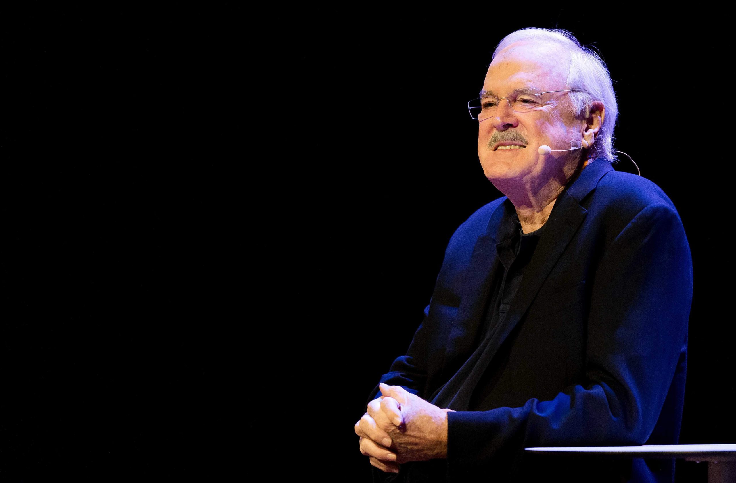 Espetáculos de John Cleese em Lisboa adiados para junho de 2021