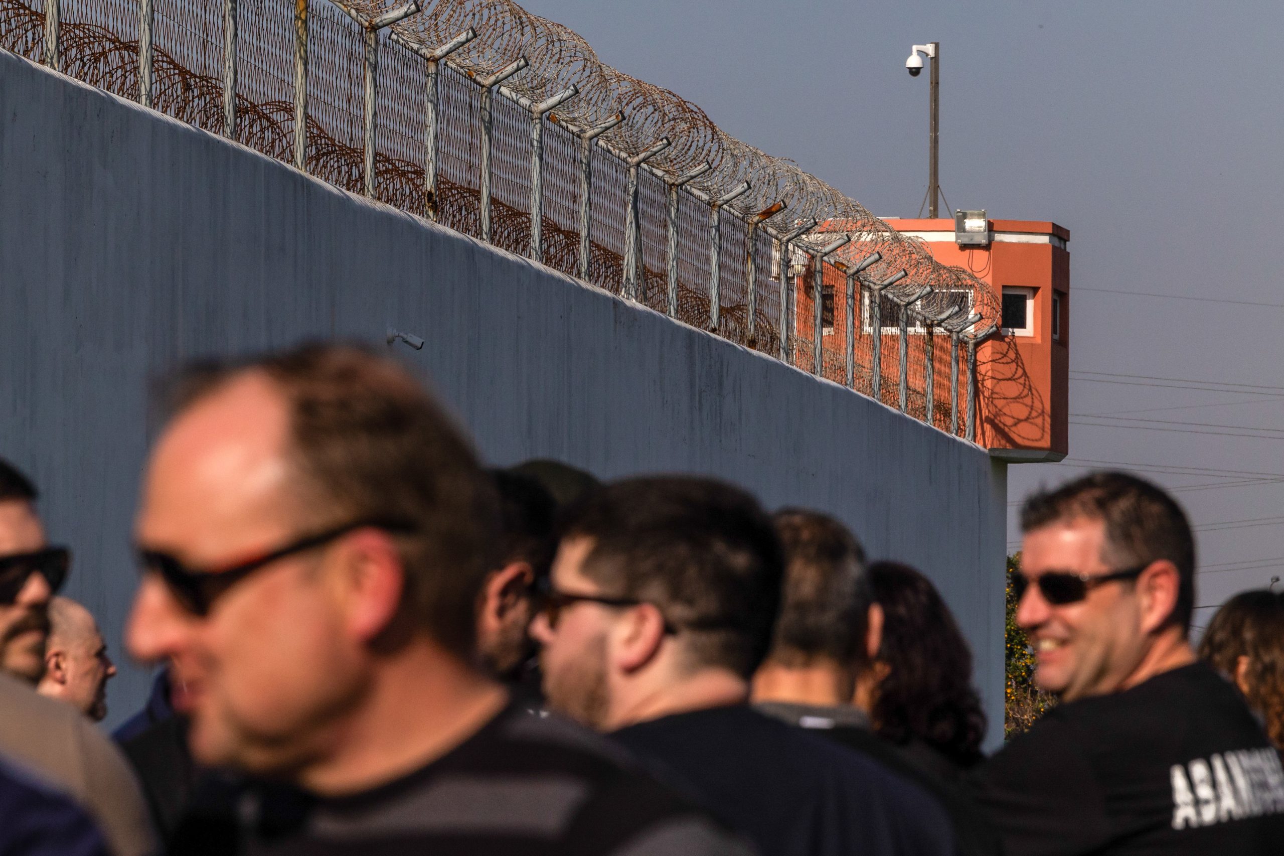 Guardas prisionais iniciam hoje greve às diligências