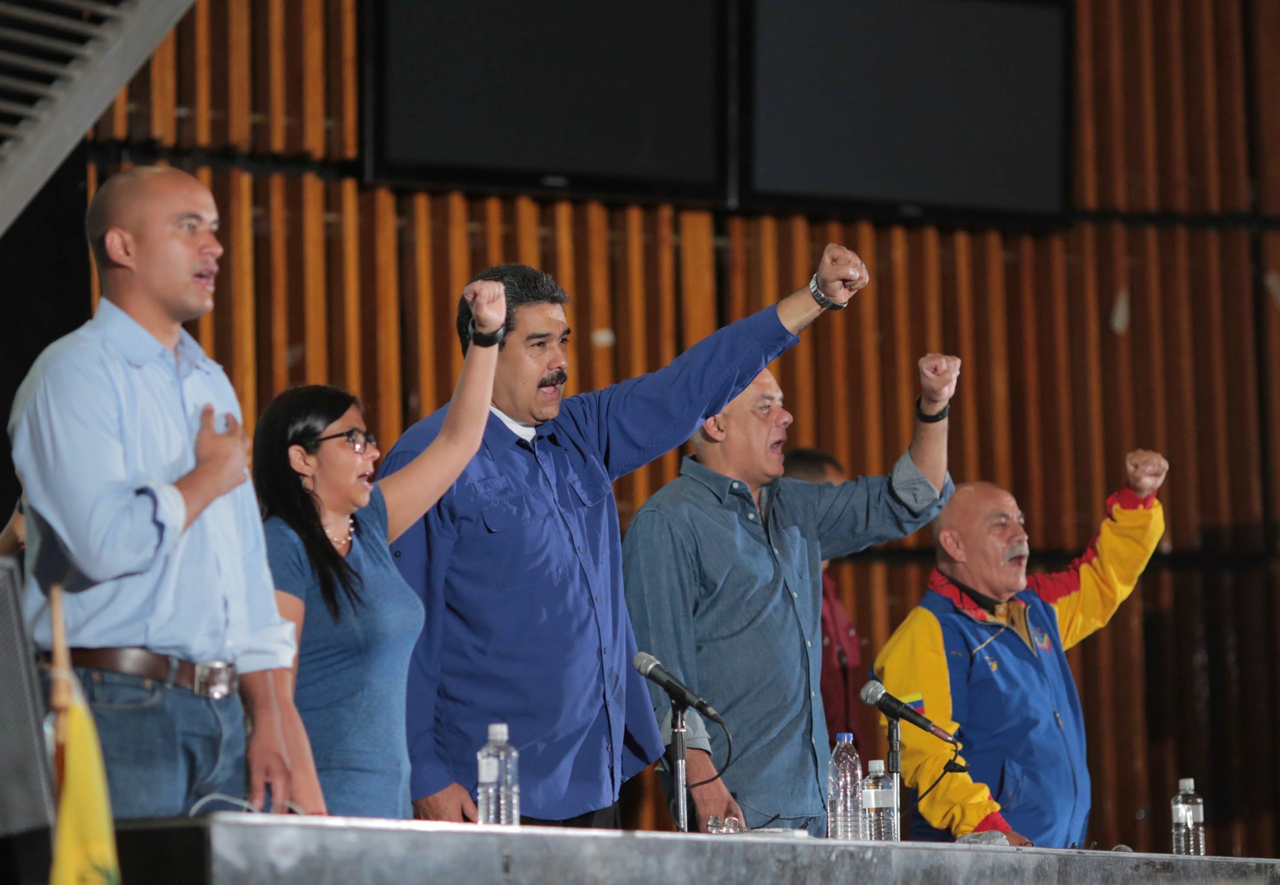 Nicolás Maduro diz que foi o primeiro a dar o voto pela paz e soberania do país