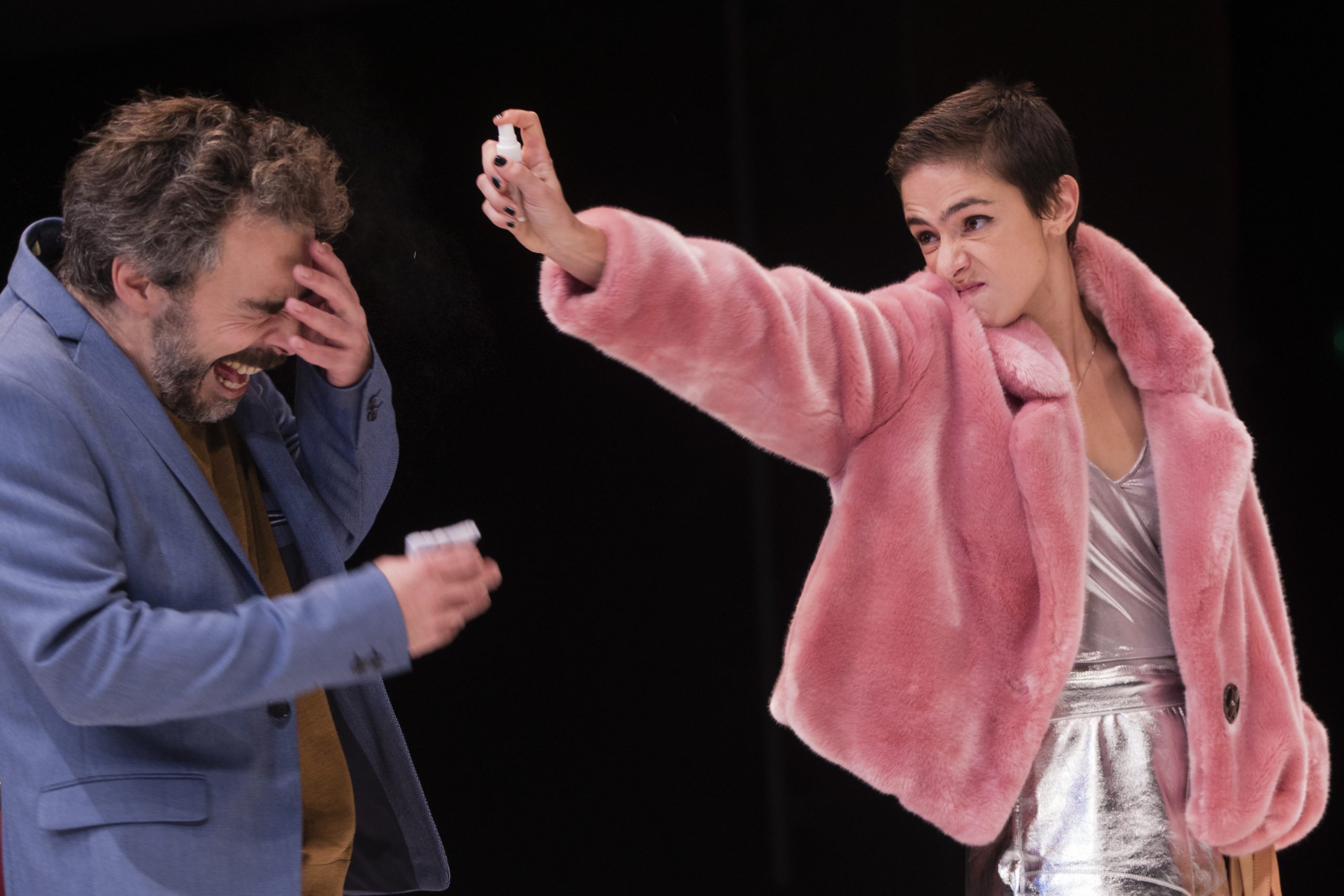 A peça “Bella Figura” expõe em palco uma sociedade ensimesmada no seu drama