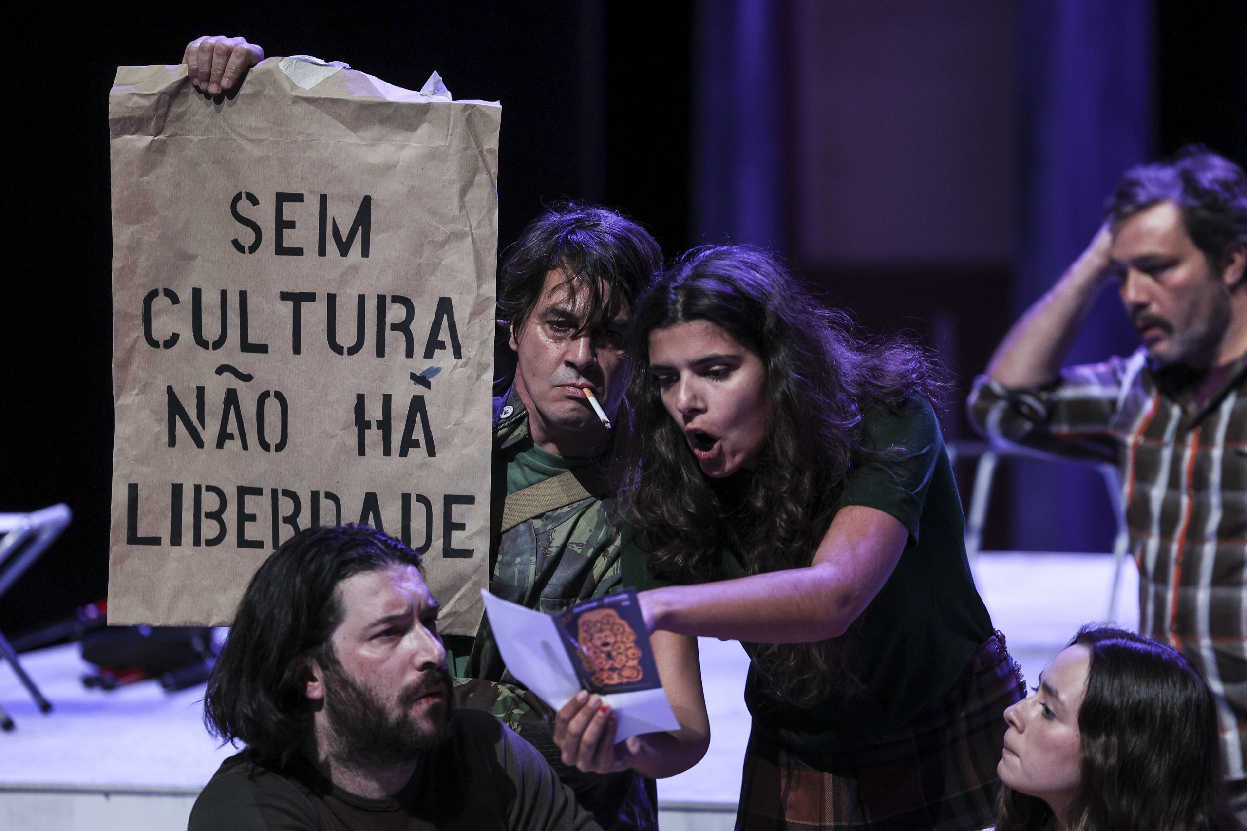 Companhia de Teatro de Almada mostra “A sorte que tivemos!” com queda da ditadura