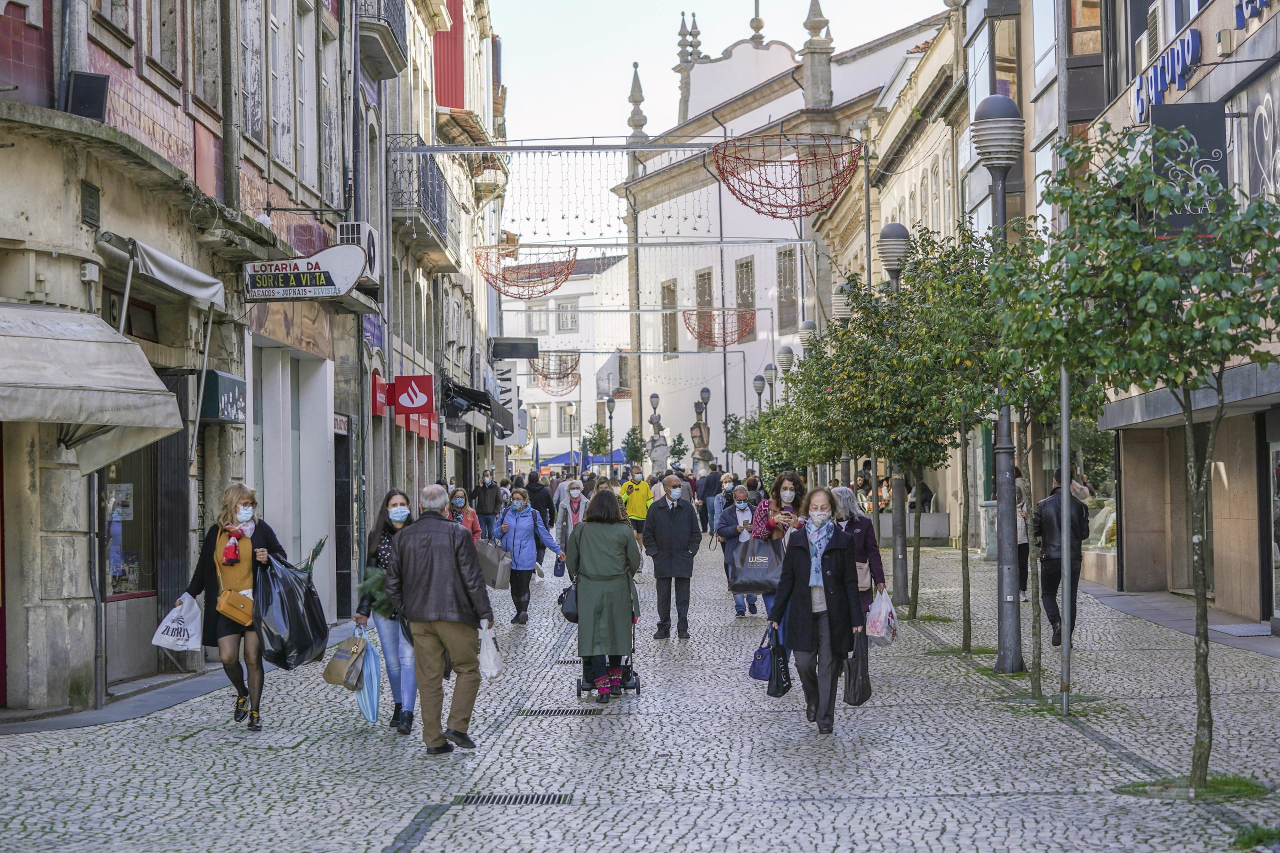 Covid-19: Portugal com mais 41 mortos e 979 casos confirmados. Número de internados volta a descer
