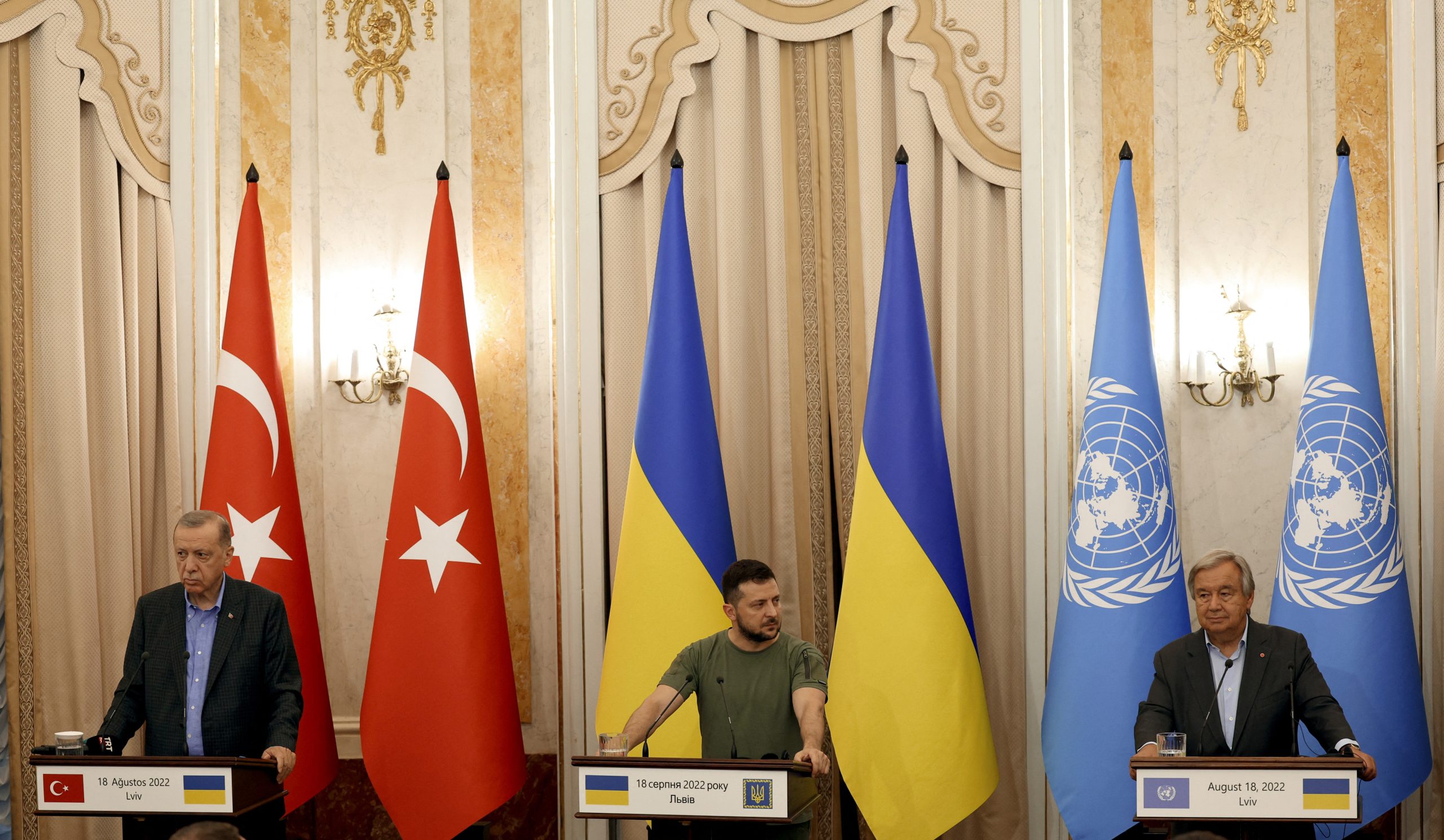 Zelensky descarta paz enquanto tropas russas não deixarem a Ucrânia