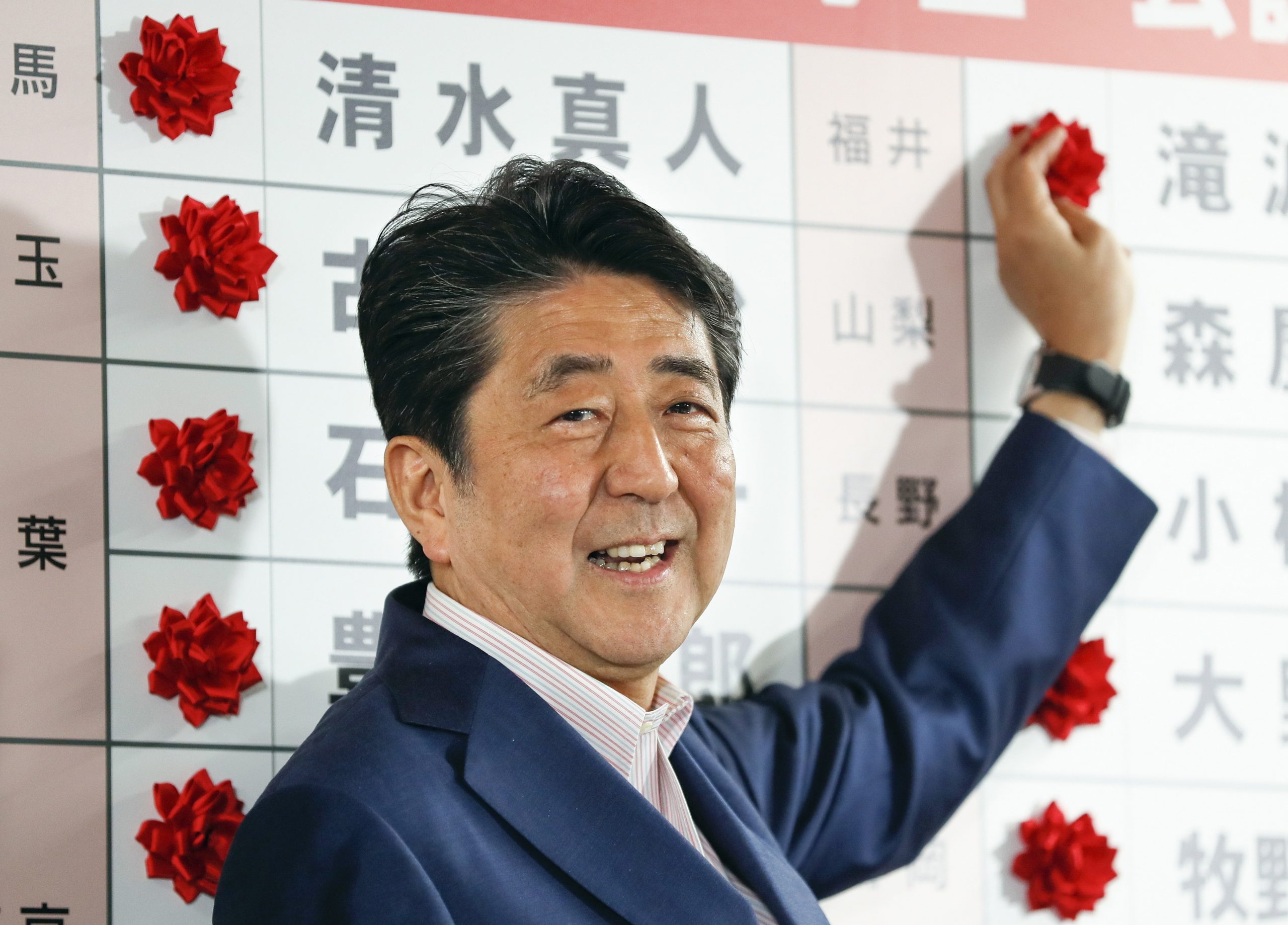 Primeiro-ministro japonês sem votos suficientes para reforma constitucional