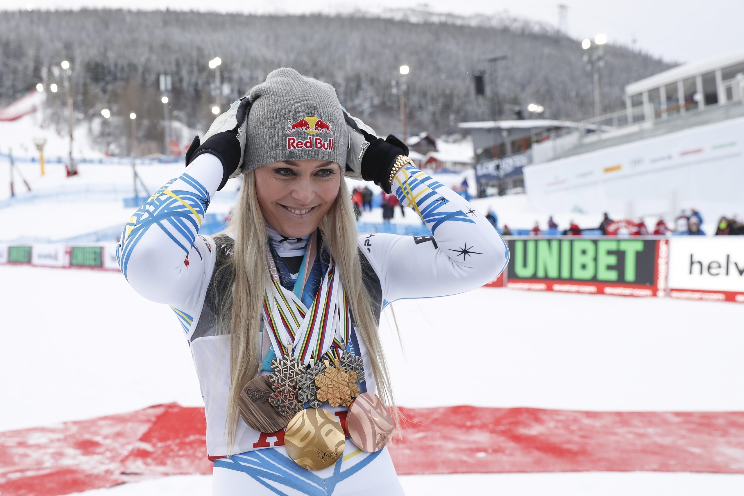 Lindsey Vonn despede-se do esqui alpino com uma medalha bronze nos Mundiais