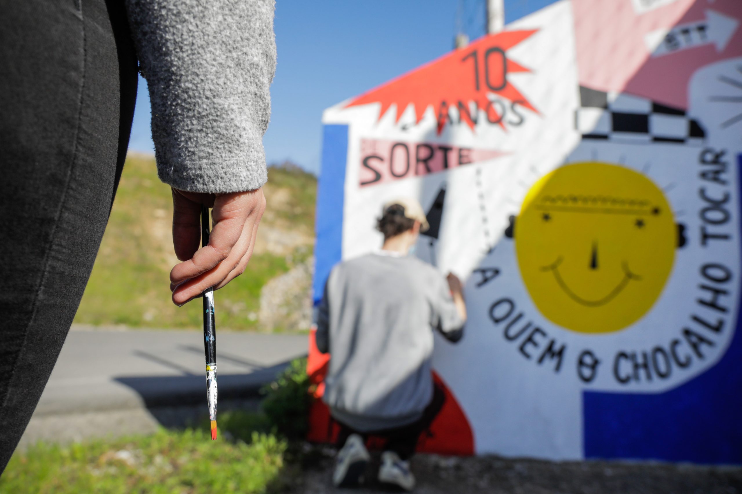 Jovens “pintam” aldeia no concelho da Batalha para registar património